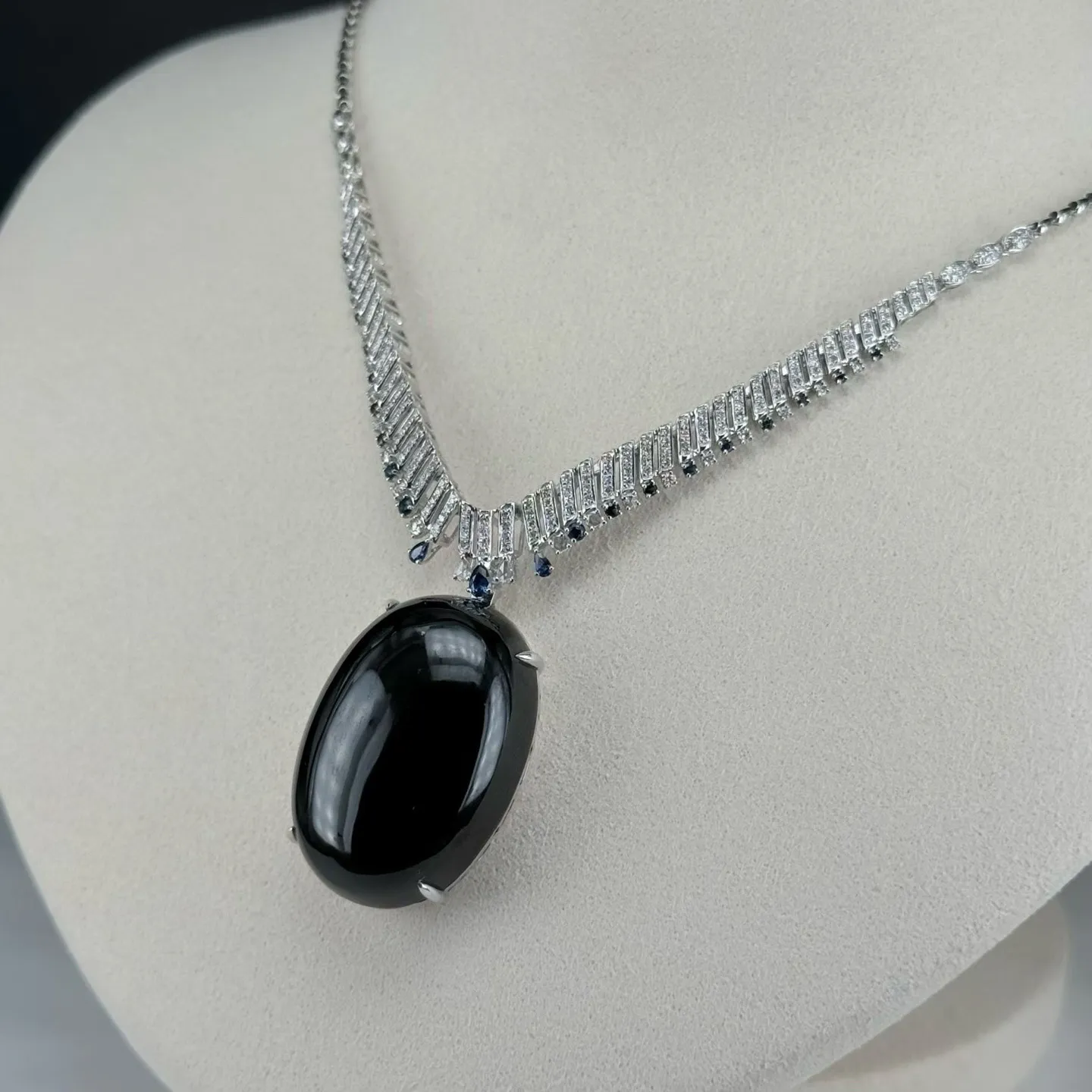 精品墨翠蛋面项链 重金豪镶 打灯通透 油性十足 尺寸28.5