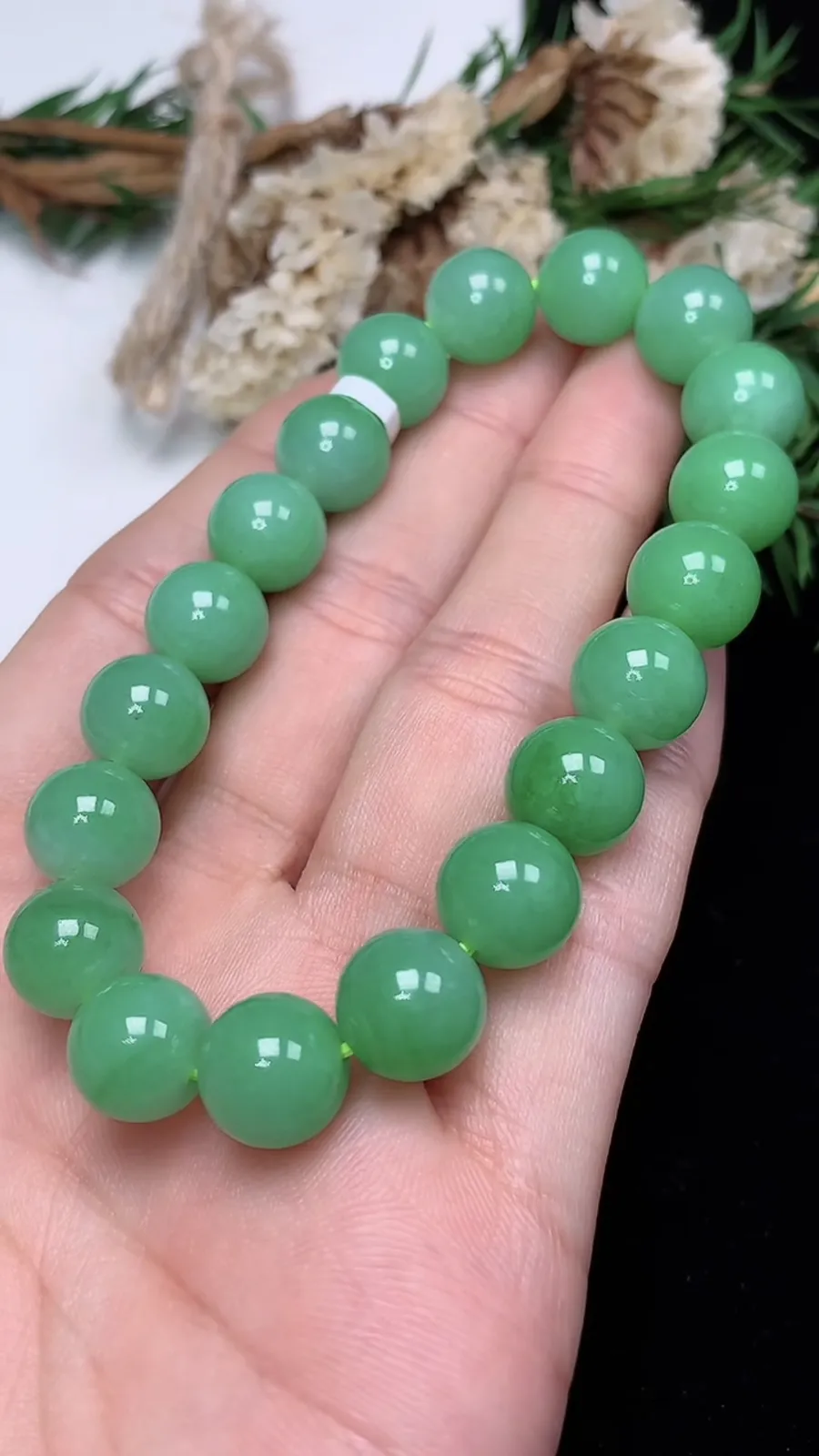 翡翠a货满绿圆珠手串，尺寸10-19颗，重量:33.00g