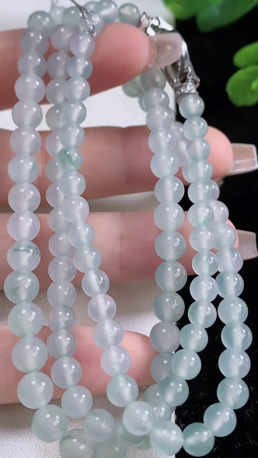 翡翠a货冰种飘花圆珠项链，尺寸6.3-108颗，重量:37.09g