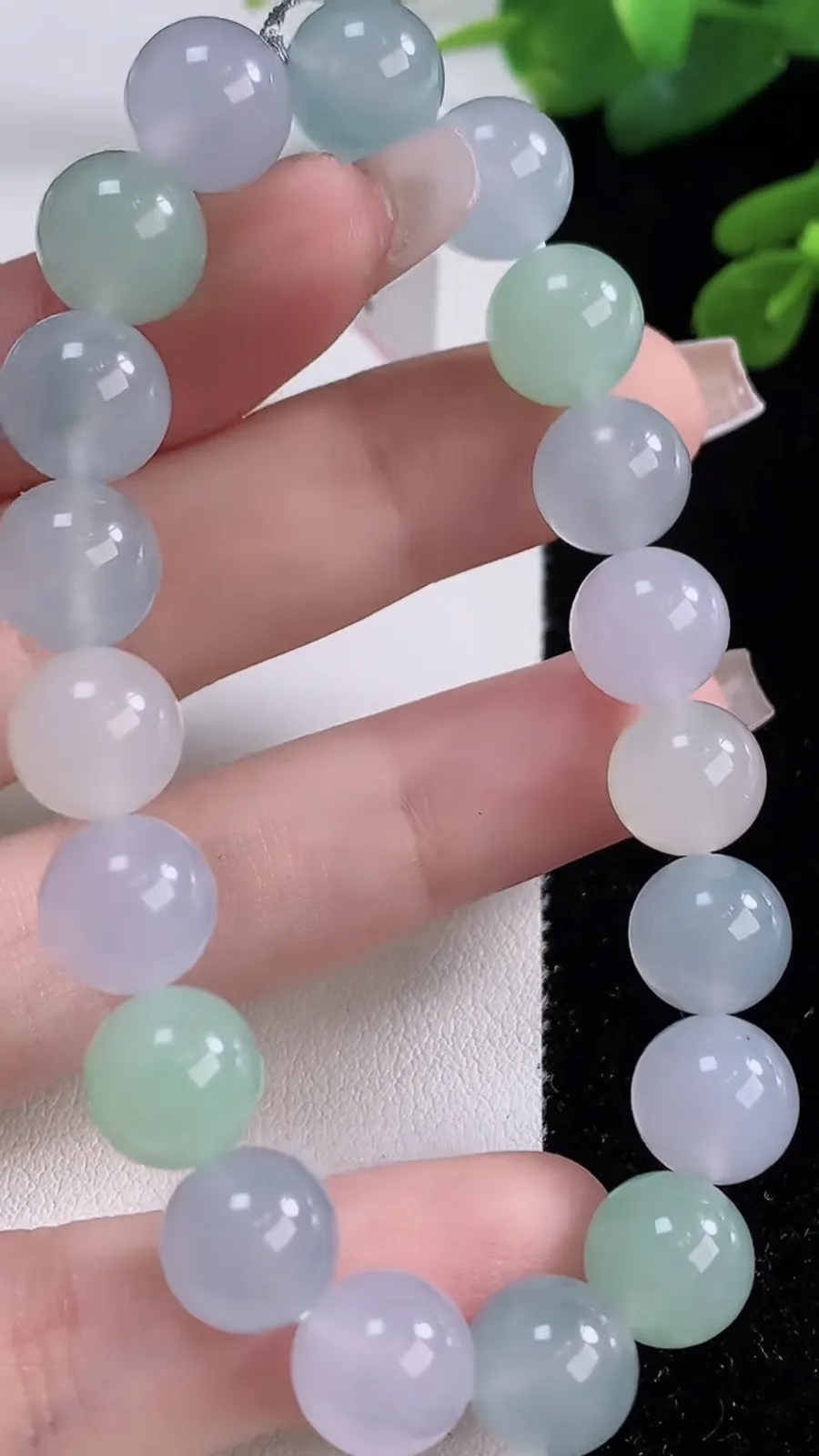翡翠a货冰种春带彩 圆珠手串，尺寸9.6-19颗，重量:32.85g