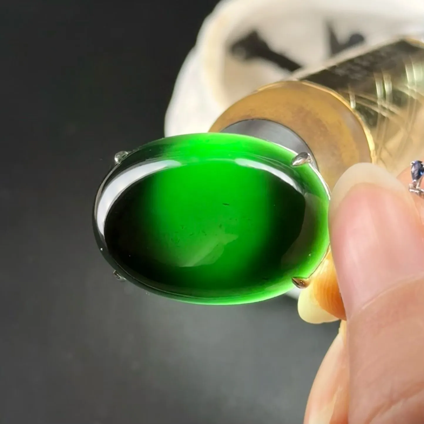 精品墨翠蛋面项链 重金豪镶 打灯通透 油性十足 尺寸28.5