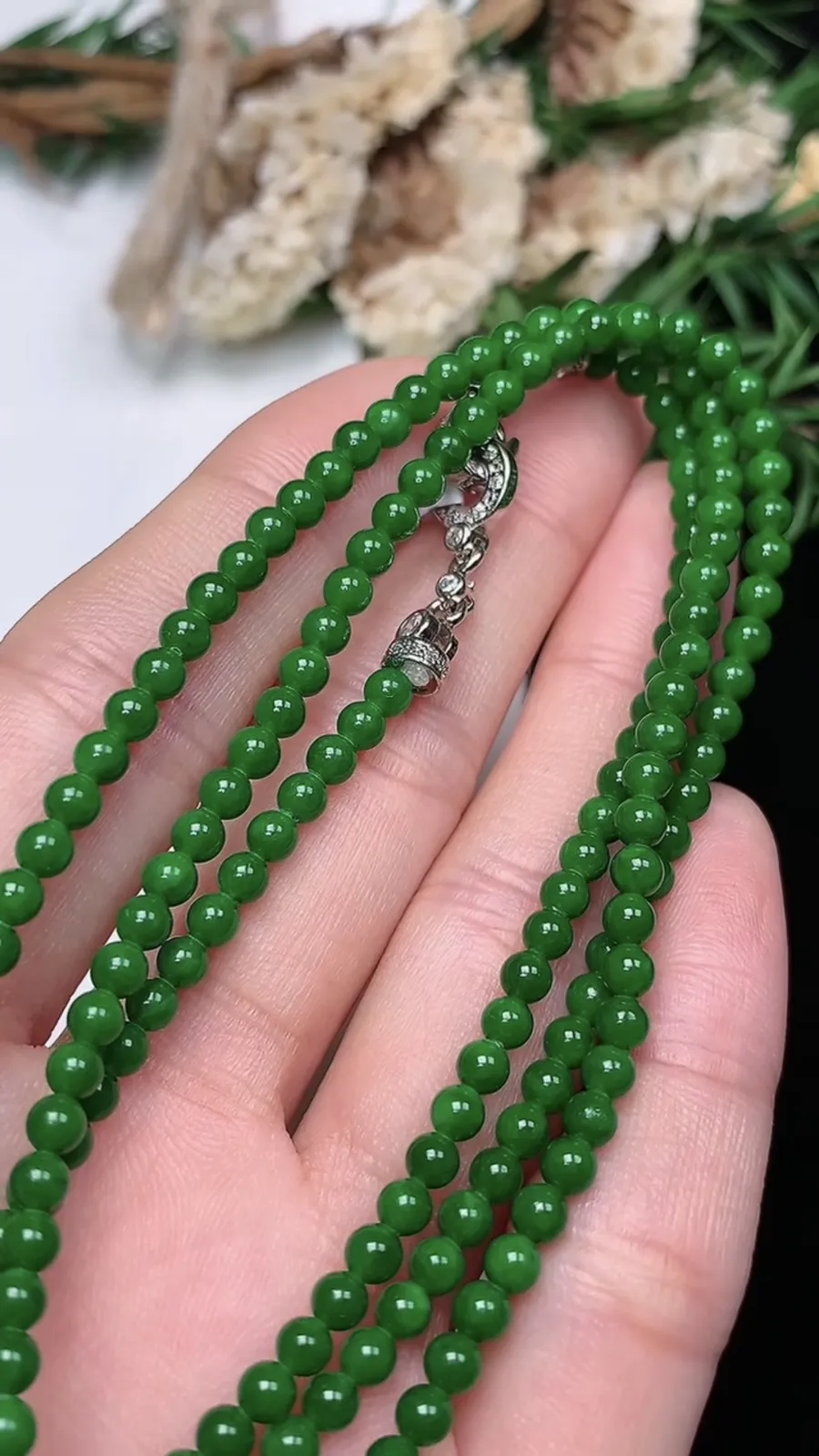 翡翠a货满绿小米珠项链，尺寸3.3-181颗，重量:13.02g