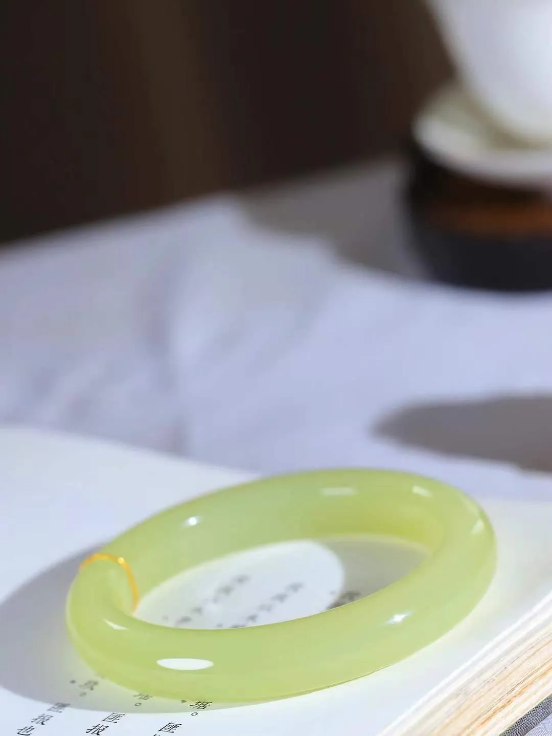 （冬日暖阳.手镯）

收藏级臻品️和田玉黄口手镯 质地油润，大气雅致，清风明月潺潺，浮浮洗尽铅