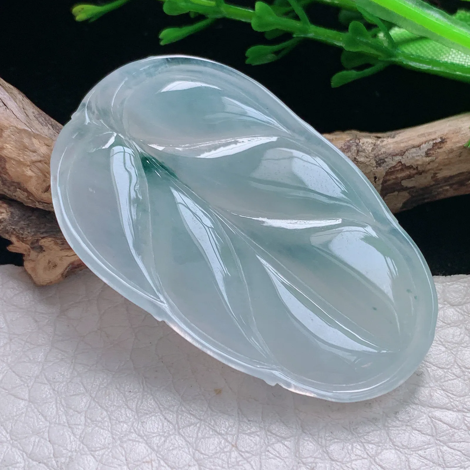 gp实拍46.3*28.5*5.5缅甸翡翠a货精雕冰飘花大业有成 树叶玉吊坠 玉挂件