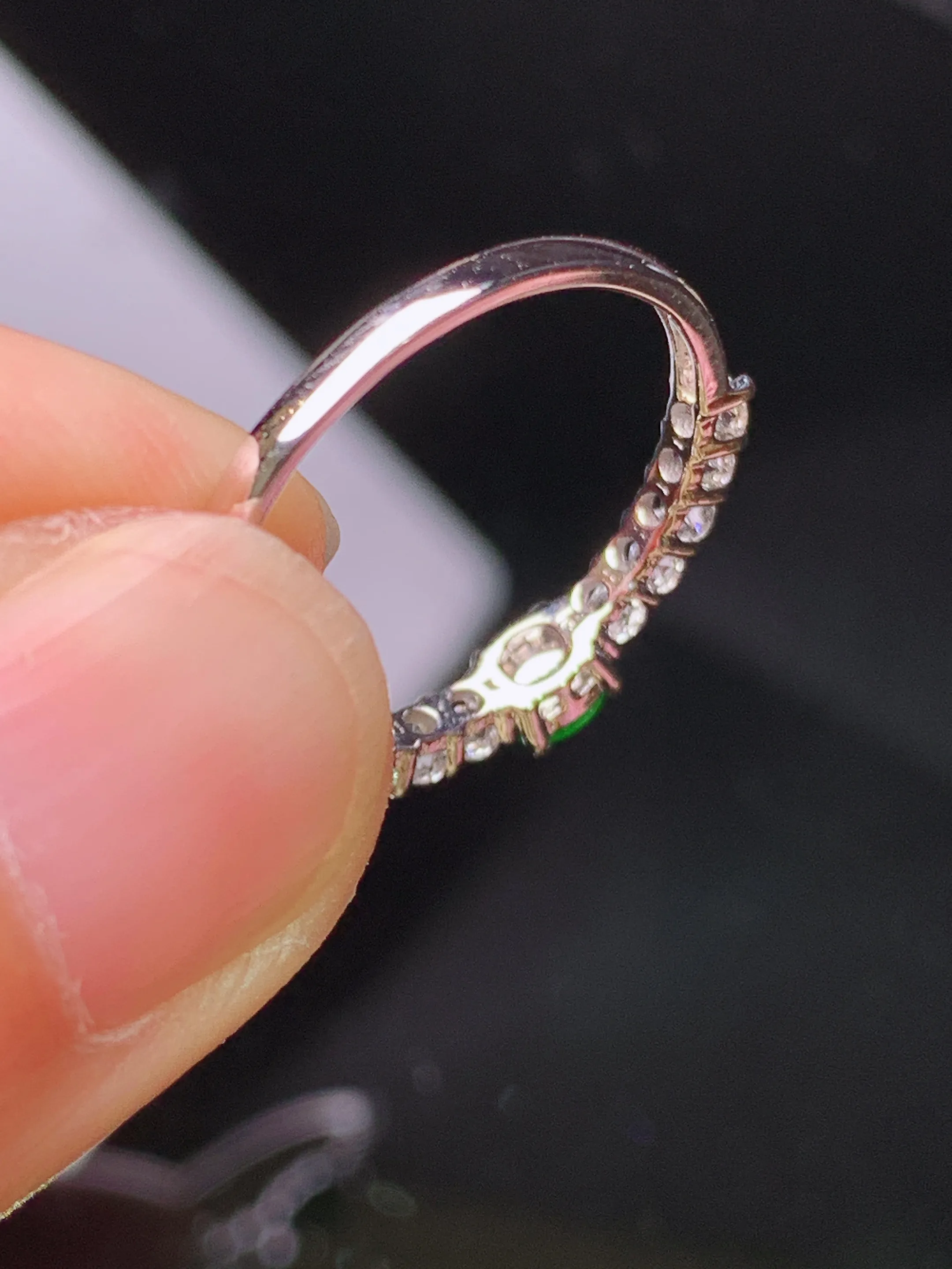 18k金钻镶嵌满绿蛋面戒指 吊坠 玉质细腻 色泽清新艳丽 圈口12.5 裸石尺寸3.6*4*2