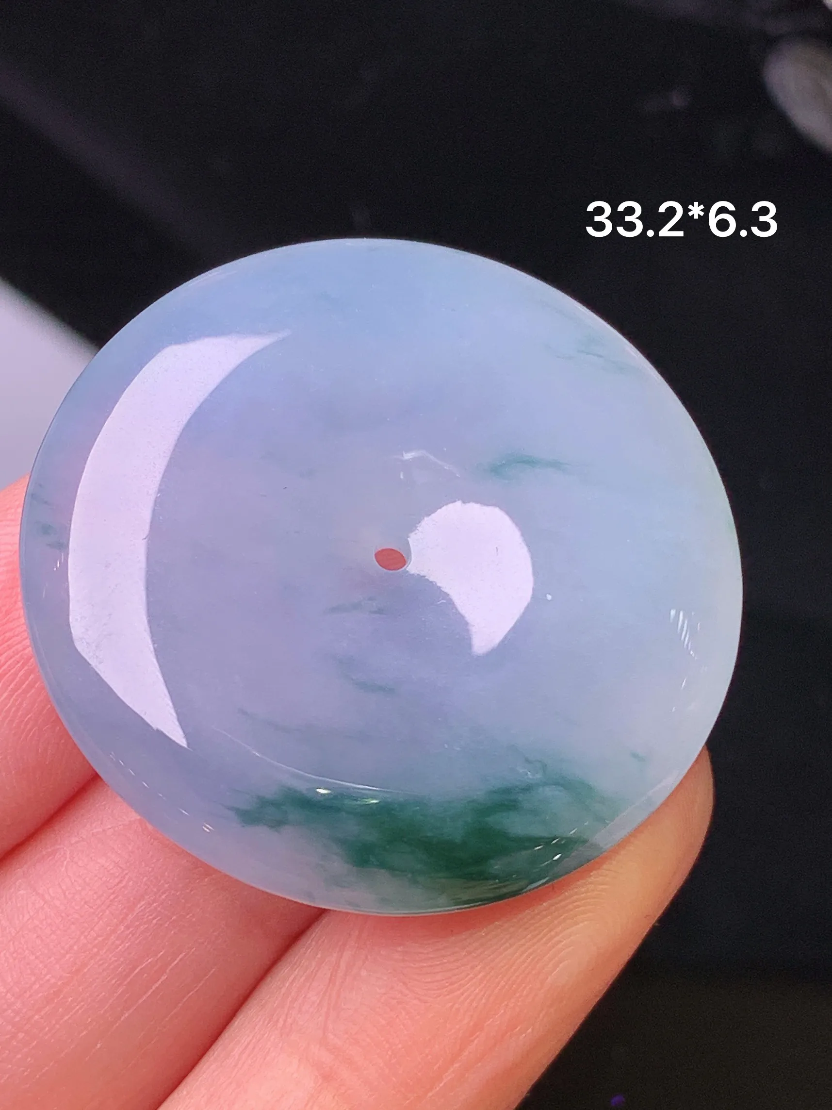 飘绿平安扣吊坠 玉质细腻 色泽清新艳丽 整体尺寸33.2*6.3