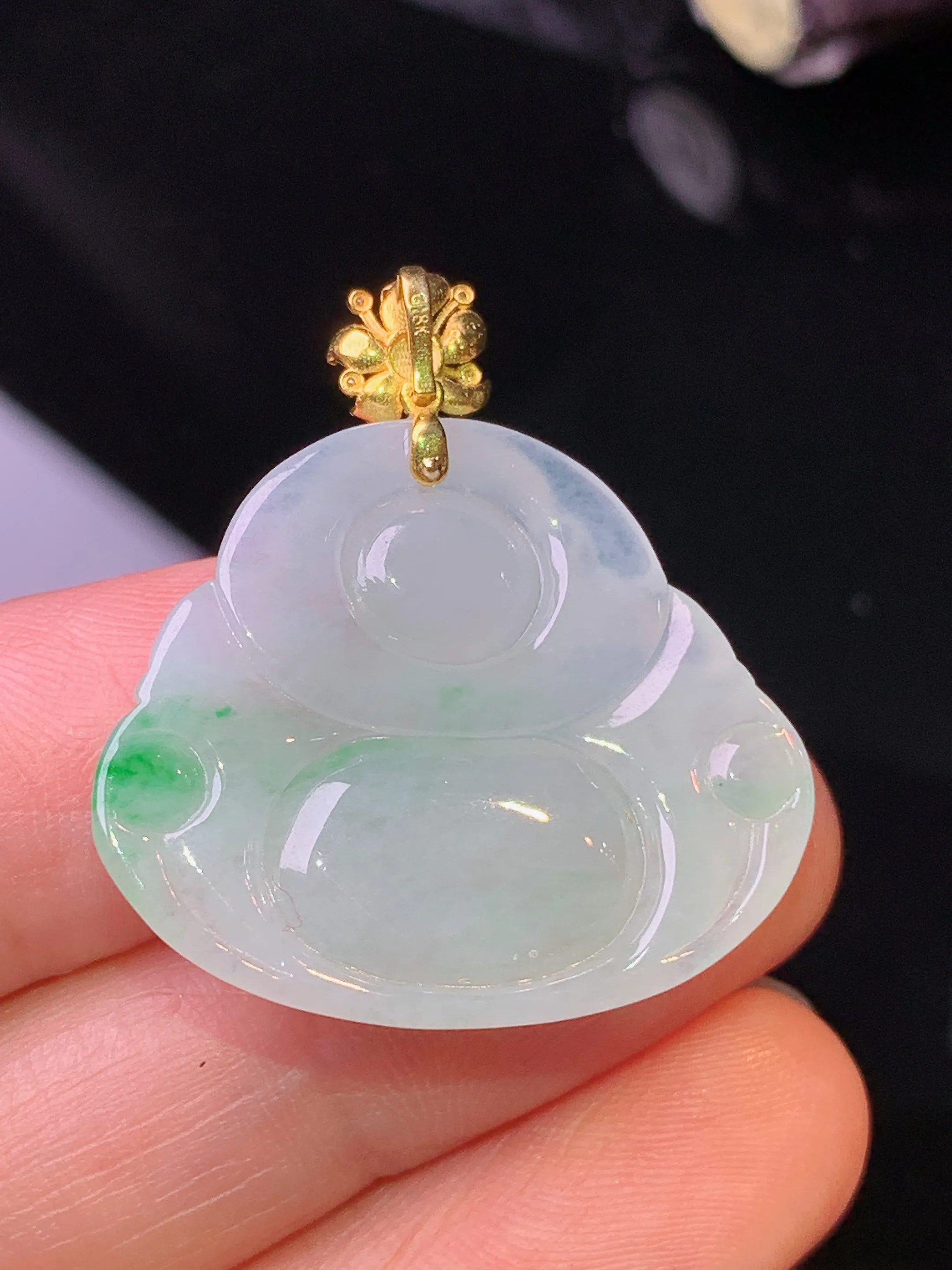 18k金镶嵌飘绿佛公吊坠 玉质细腻 色泽清新艳丽 整体尺寸30.3*28*6