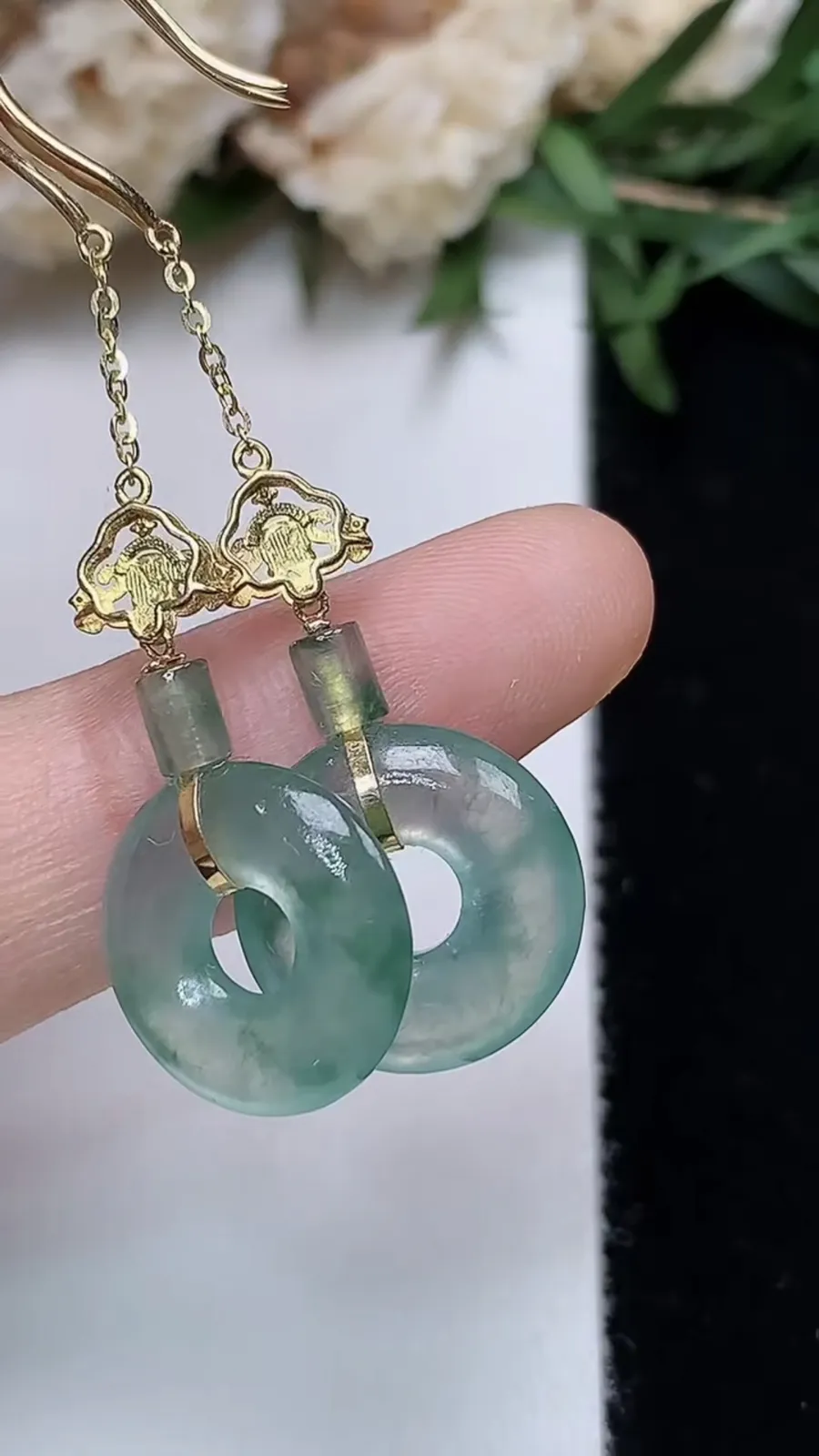 翡翠a货18k金冰种飘花平安环耳坠，尺寸13.4-3，重量:2.84g