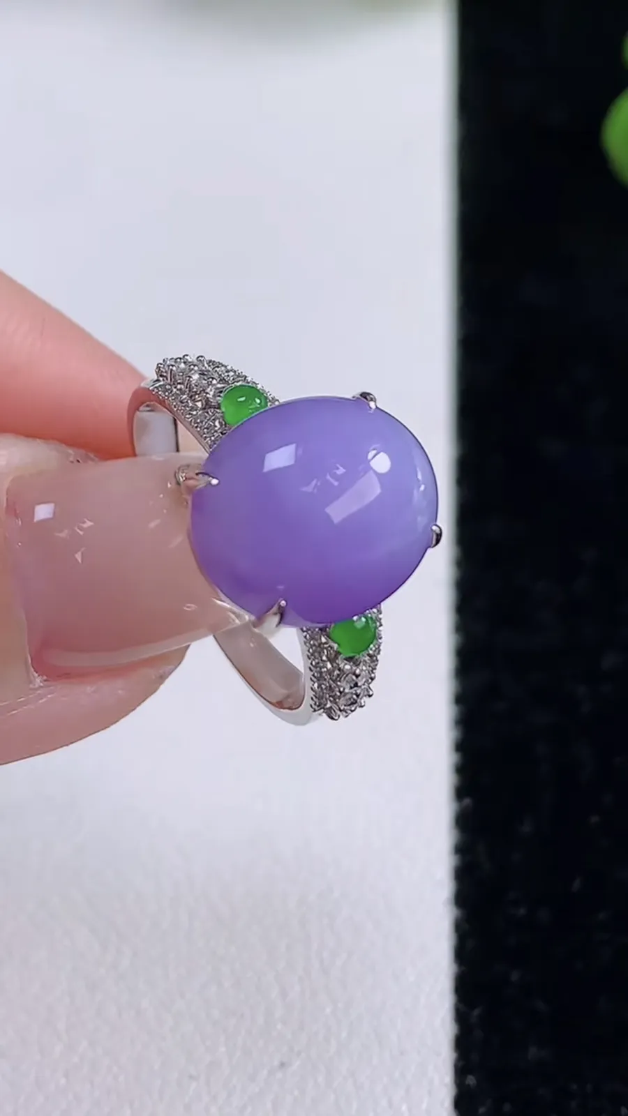 翡翠a货18K金冰种紫罗兰蛋面戒指，尺寸17.6-12.2-10-8，重量:3.70g