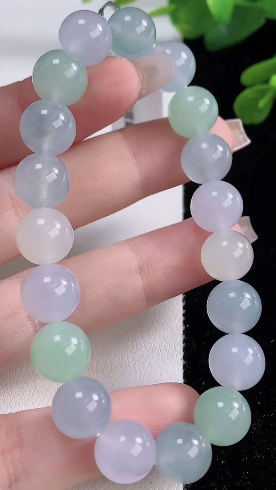 翡翠a货冰种春带彩 圆珠手串，尺寸9.6-19颗，重量:32.85g