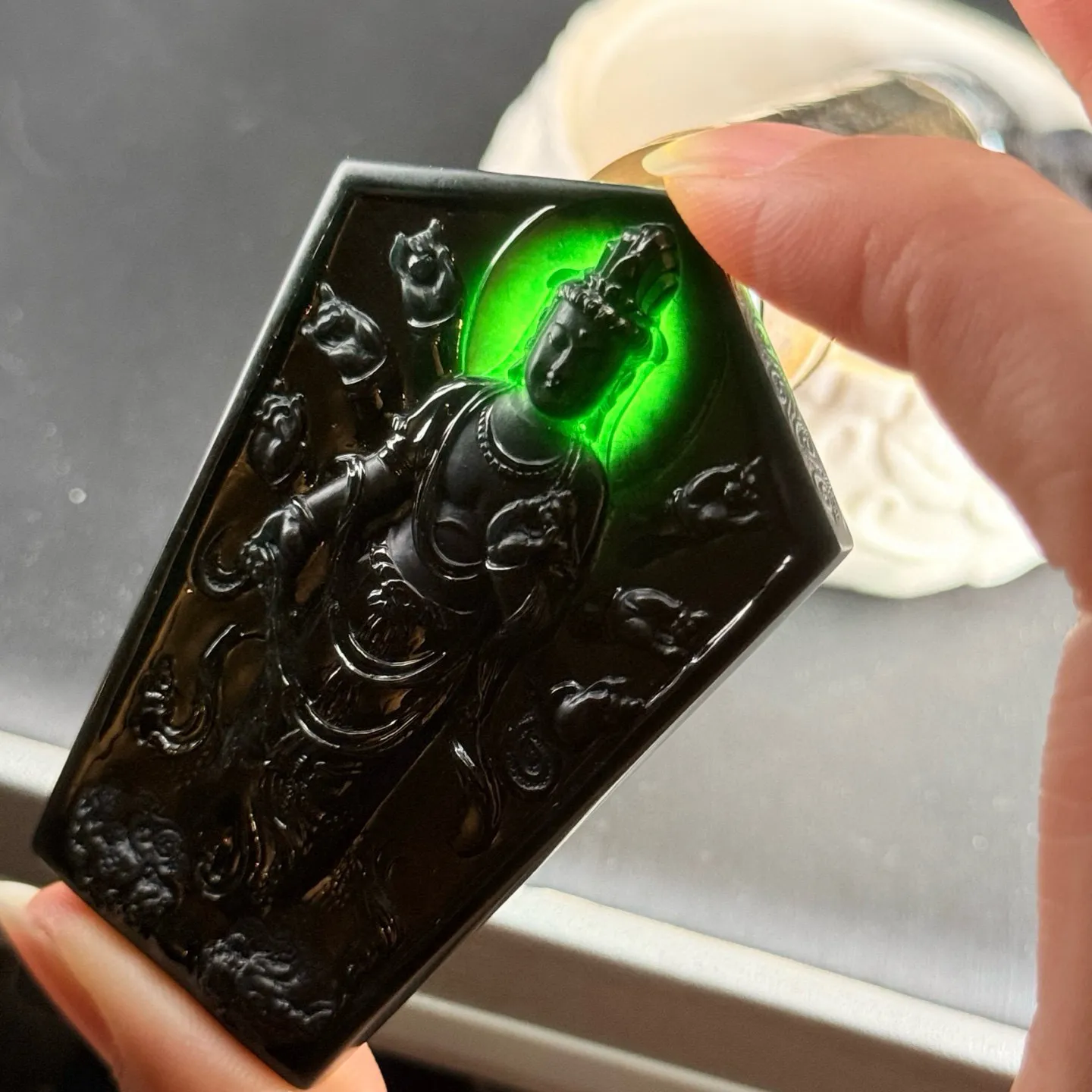 精品墨翠千手观音 打灯通透 油性十足 打灯通透 黑度极好 尺寸65.5