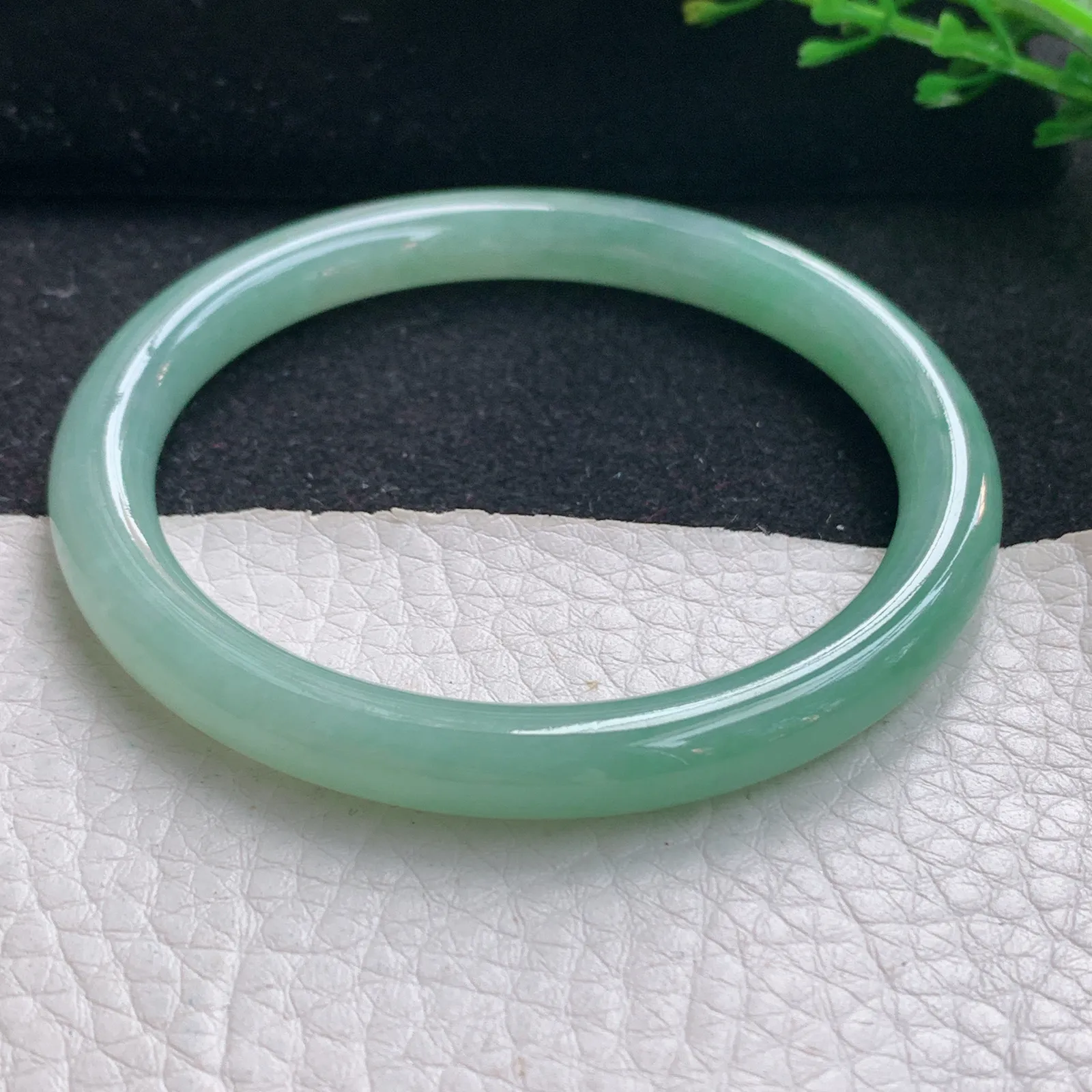 n自然光54*7*7.2叮当镯 翡翠a货玉手镯满绿圆条珠宝玉手环 美人镯