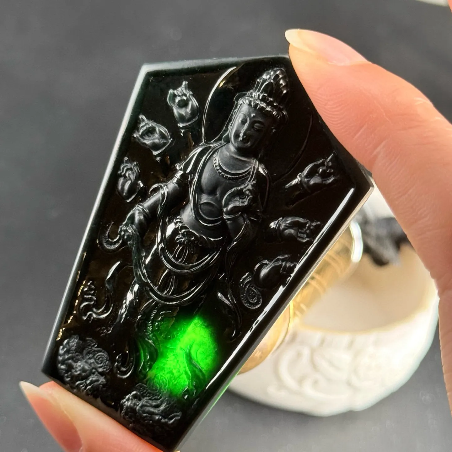 精品墨翠千手观音 打灯通透 油性十足 打灯通透 黑度极好 尺寸65.5