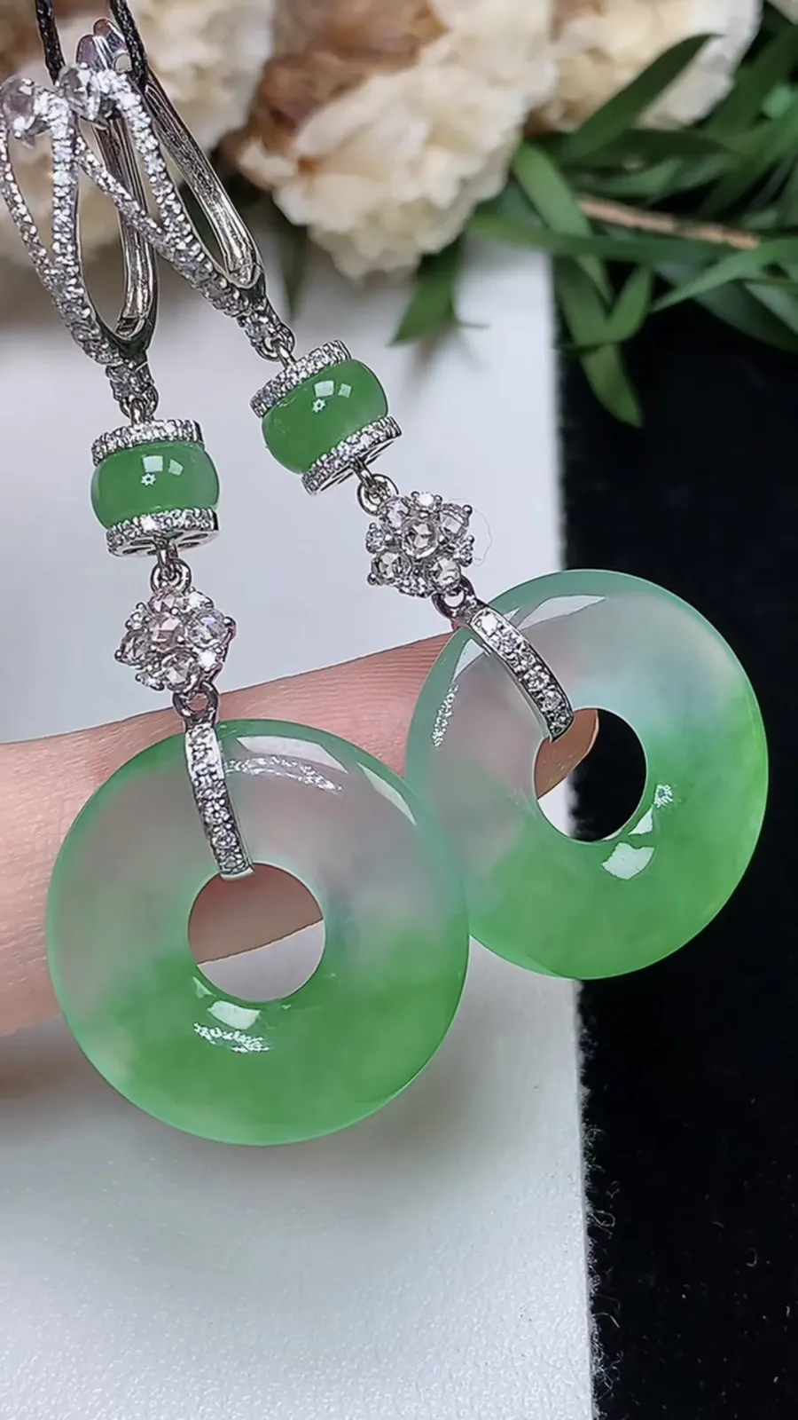 翡翠a货18k金冰种飘阳绿平安环耳坠，尺寸18.9-3.1，重量:7.02g