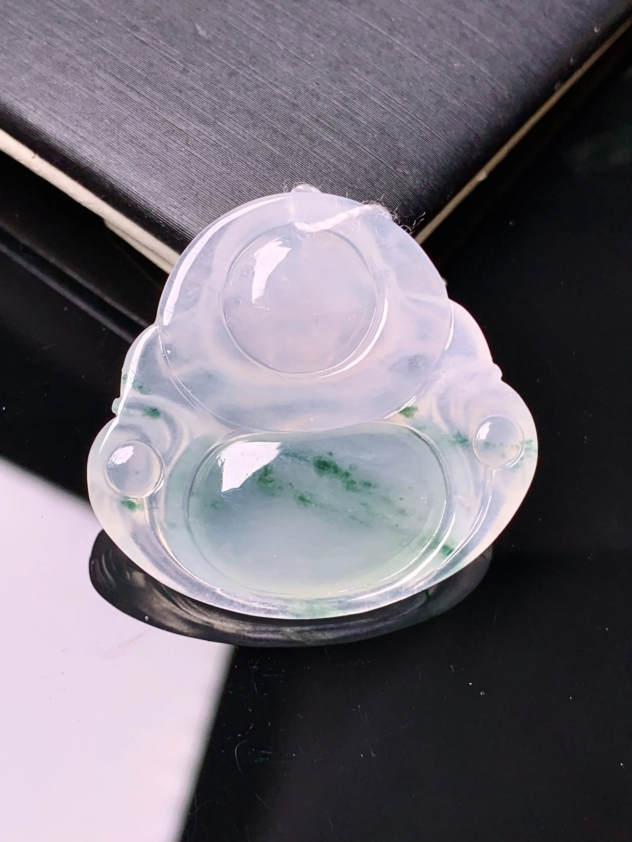 冰种飘绿佛公吊坠 玉质细腻 色泽清新艳丽 整体尺寸28.3*30.3*5.2