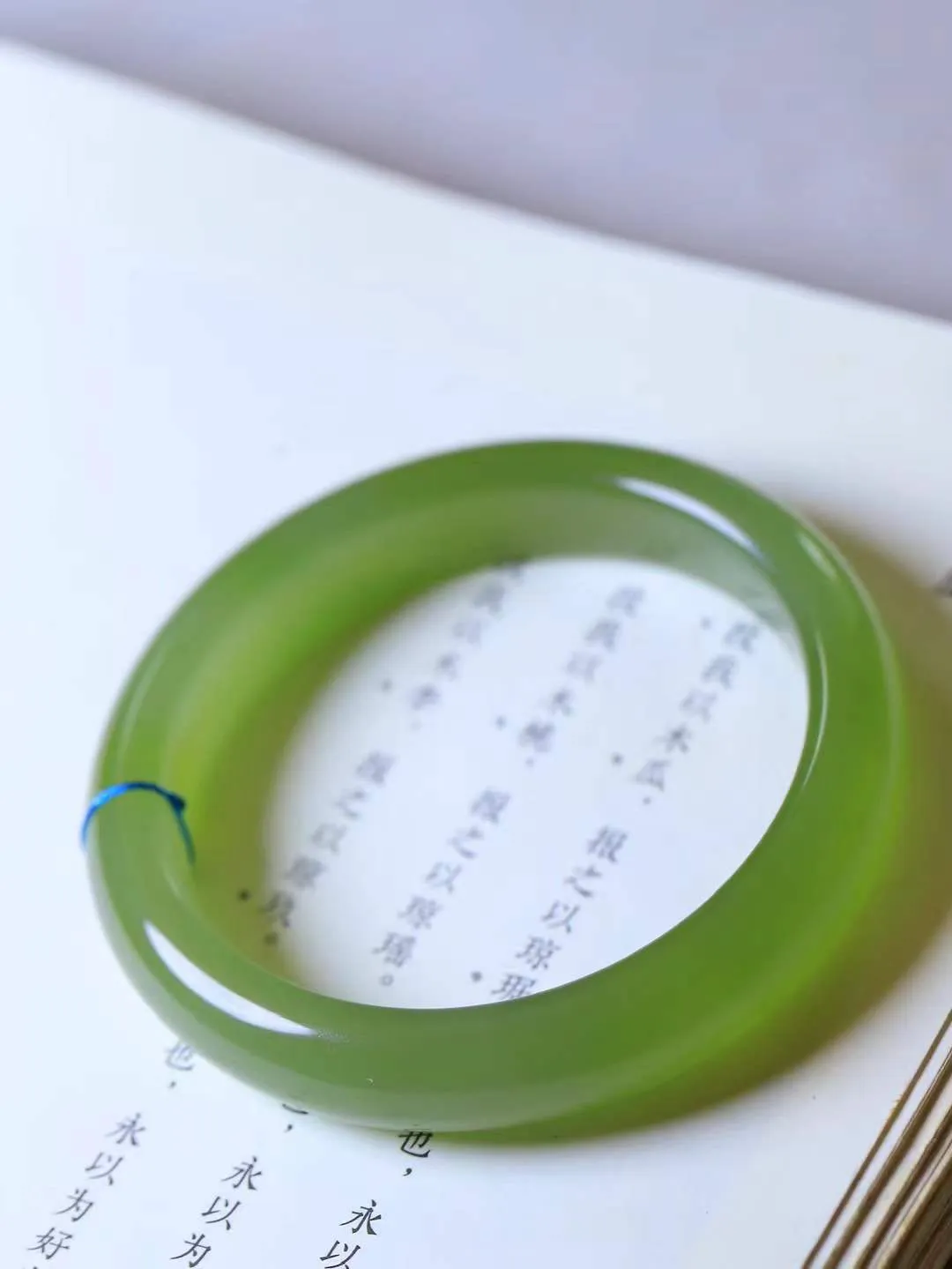 【温润如心.镯】

精品️和田玉湖水绿手镯，精选上等玉料，色泽清透，质地细腻。佩戴它，感受千年玉文