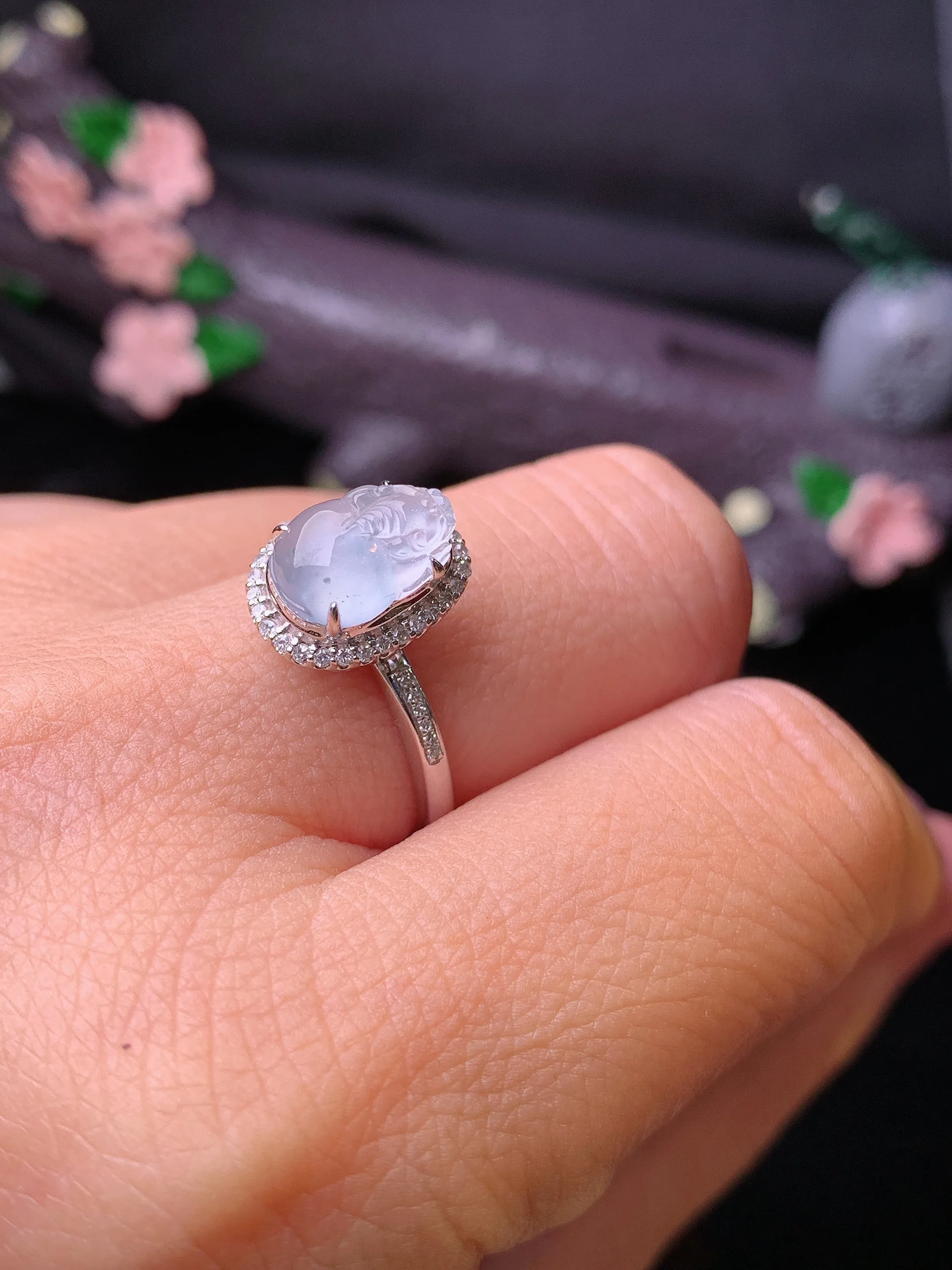 18k金钻镶嵌冰种貔貅戒指 玉质细腻 色泽清新艳丽 圈口14 整体尺寸12*9*9.2