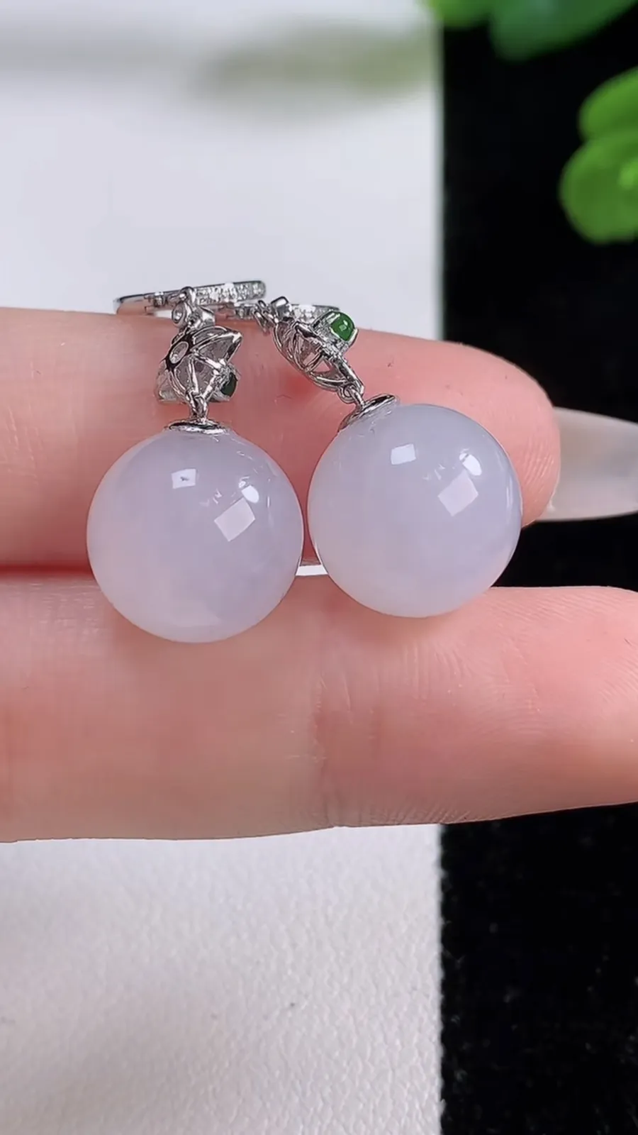 翡翠a货18K金冰种白冰圆珠耳坠，尺寸12.5，重量:9.08g