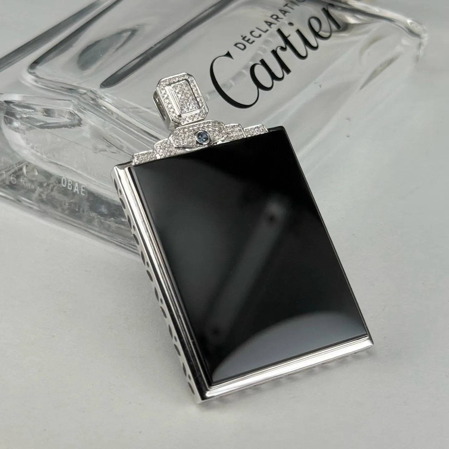 精品墨翠无事牌种好色正 黑度极好 打灯通透 油性十足 尺寸53.2