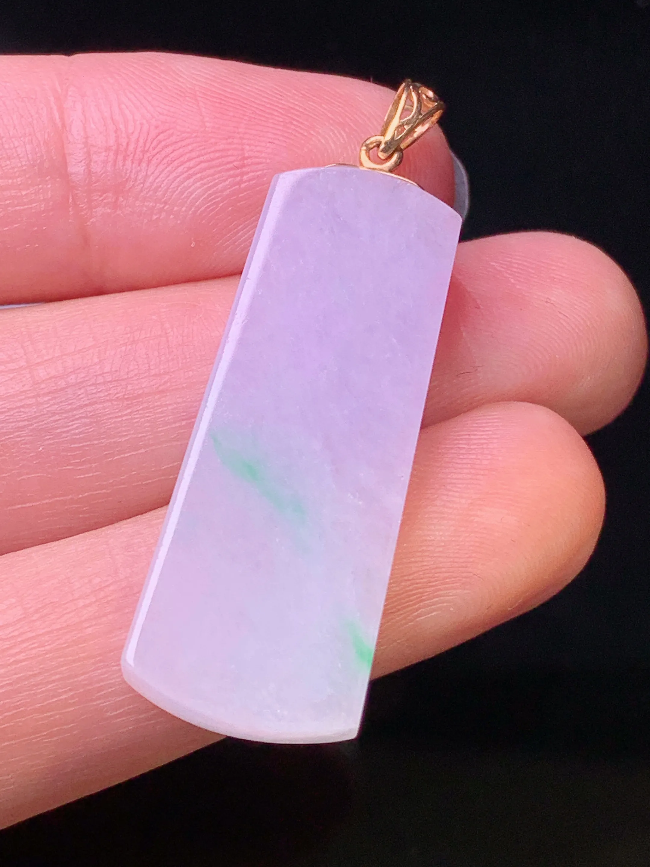 18k金镶嵌紫罗兰无事牌吊坠 玉质细腻 色泽清新艳丽 整体尺寸40*12.7*4.5