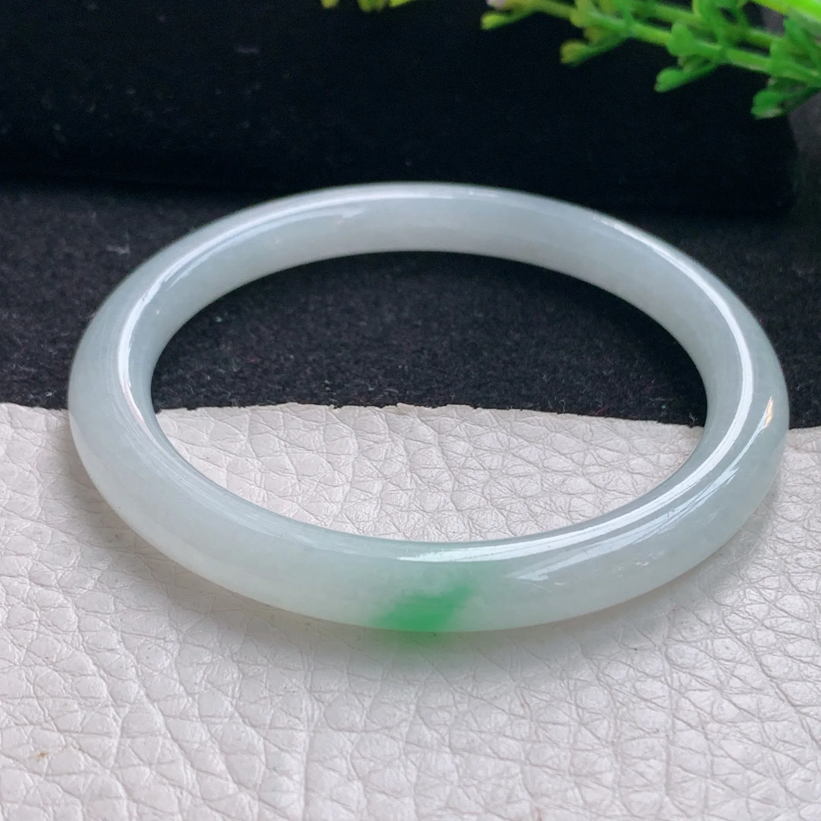 n小圈口51.5*6.8*7.2美人镯 翡翠a货玉手镯飘绿圆条珠宝玉手环