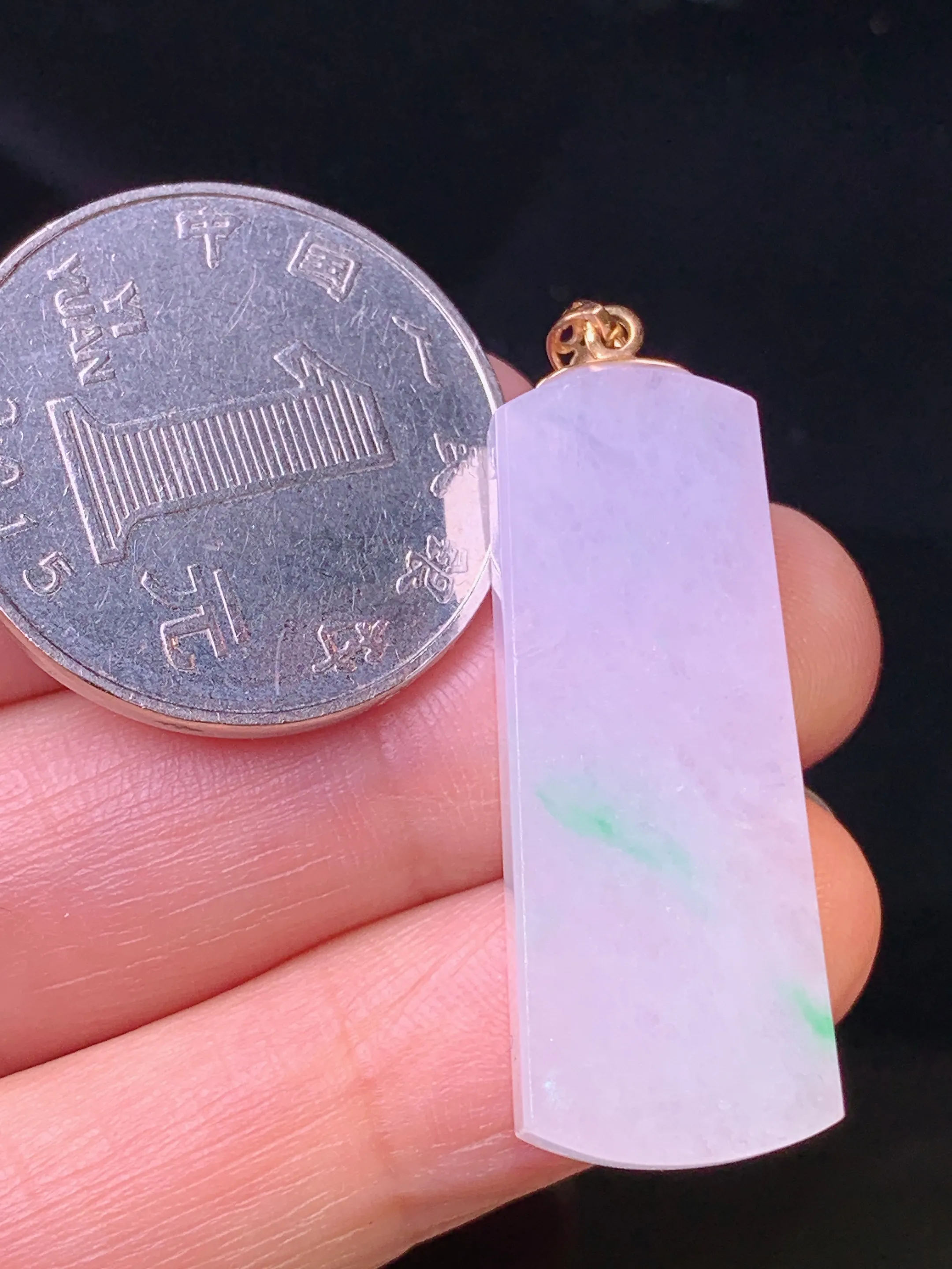 18k金镶嵌紫罗兰无事牌吊坠 玉质细腻 色泽清新艳丽 整体尺寸40*12.7*4.5