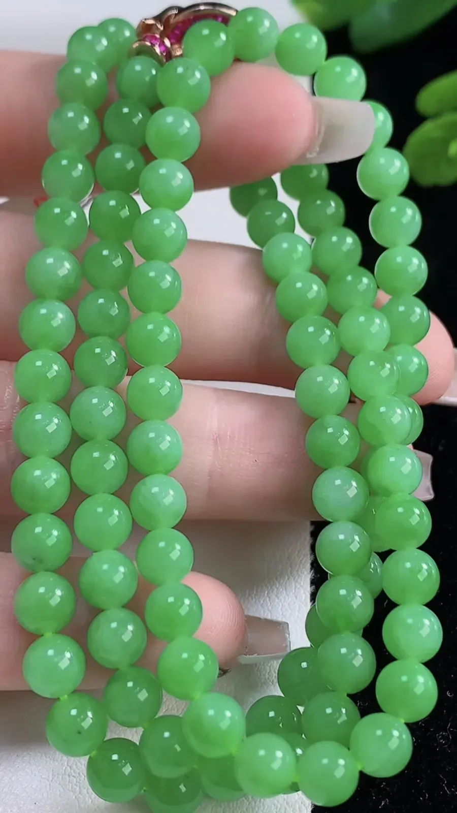 翡翠a货冰种满绿圆珠项链，尺寸6-96颗，重量:36.11g