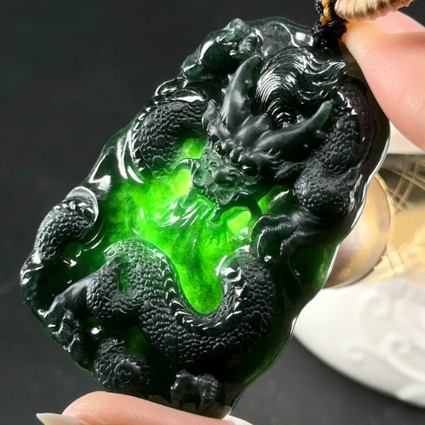 精品墨翠龙牌 种好色正 黑度可以 打灯通透 油性十足  尺寸54.3