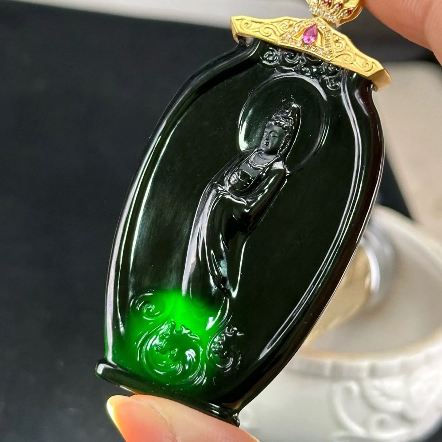 精品18k墨翠净瓶观音 种好色正 打灯通透 尺寸71.2