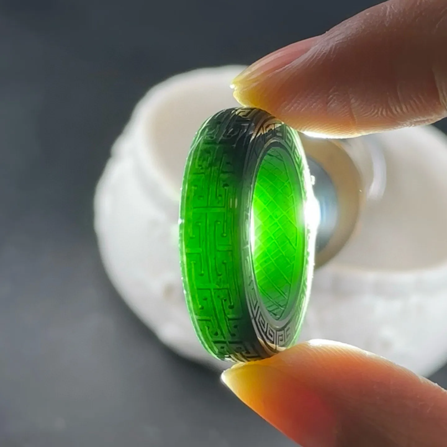 精品墨翠指环 纯手工雕刻 种好色正 黑度极好 打灯通透 油性十足
