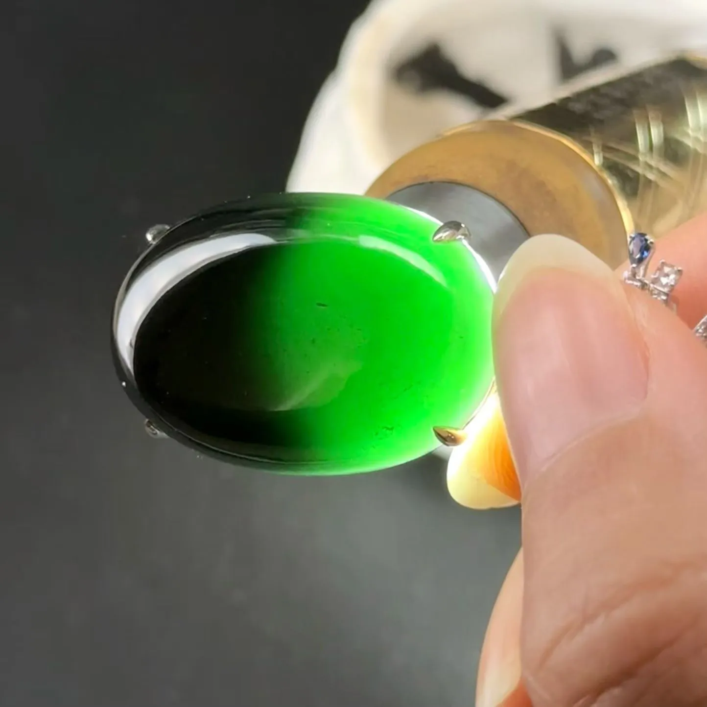 精品墨翠蛋面项链 重金豪镶 打灯通透 油性十足 尺寸28.5