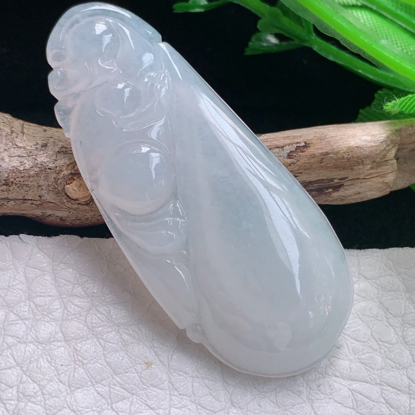 gp实拍48.8*21.5*6缅甸翡翠a货精雕白月光福瓜玉吊坠 玉挂件