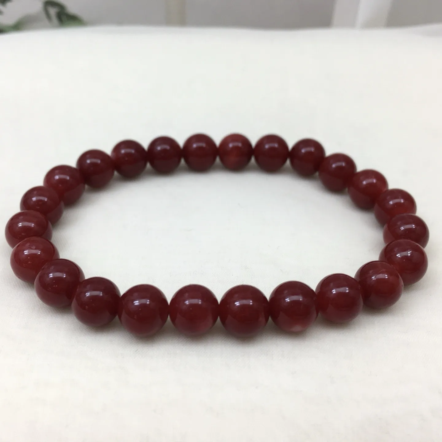 【天然日本阿卡牛血红珊瑚7.4mm圆珠弹力单手串】难得高瓷度，日本产地，阿卡材料，整条少虫眼少白芯的