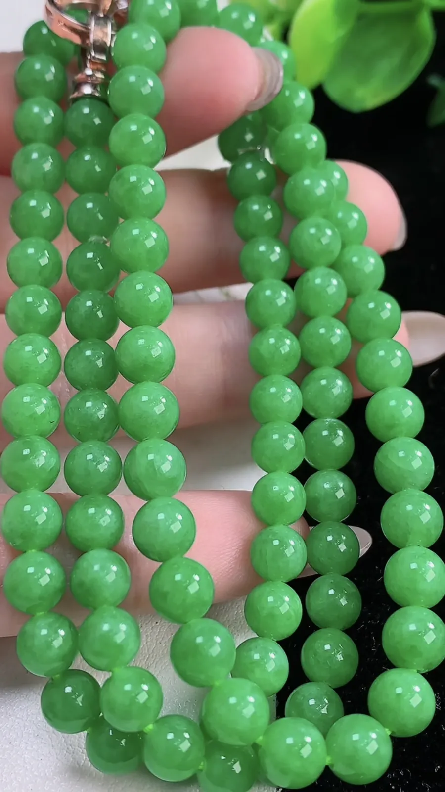 翡翠a货满绿圆珠项链，尺寸6-106颗，重量:43.40g