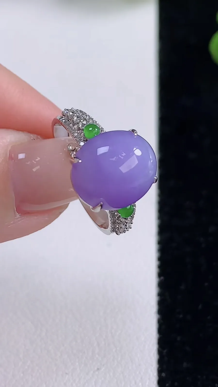 翡翠a货18K金冰种紫罗兰蛋面戒指，尺寸17.6-12.2-10-8，重量:3.70g