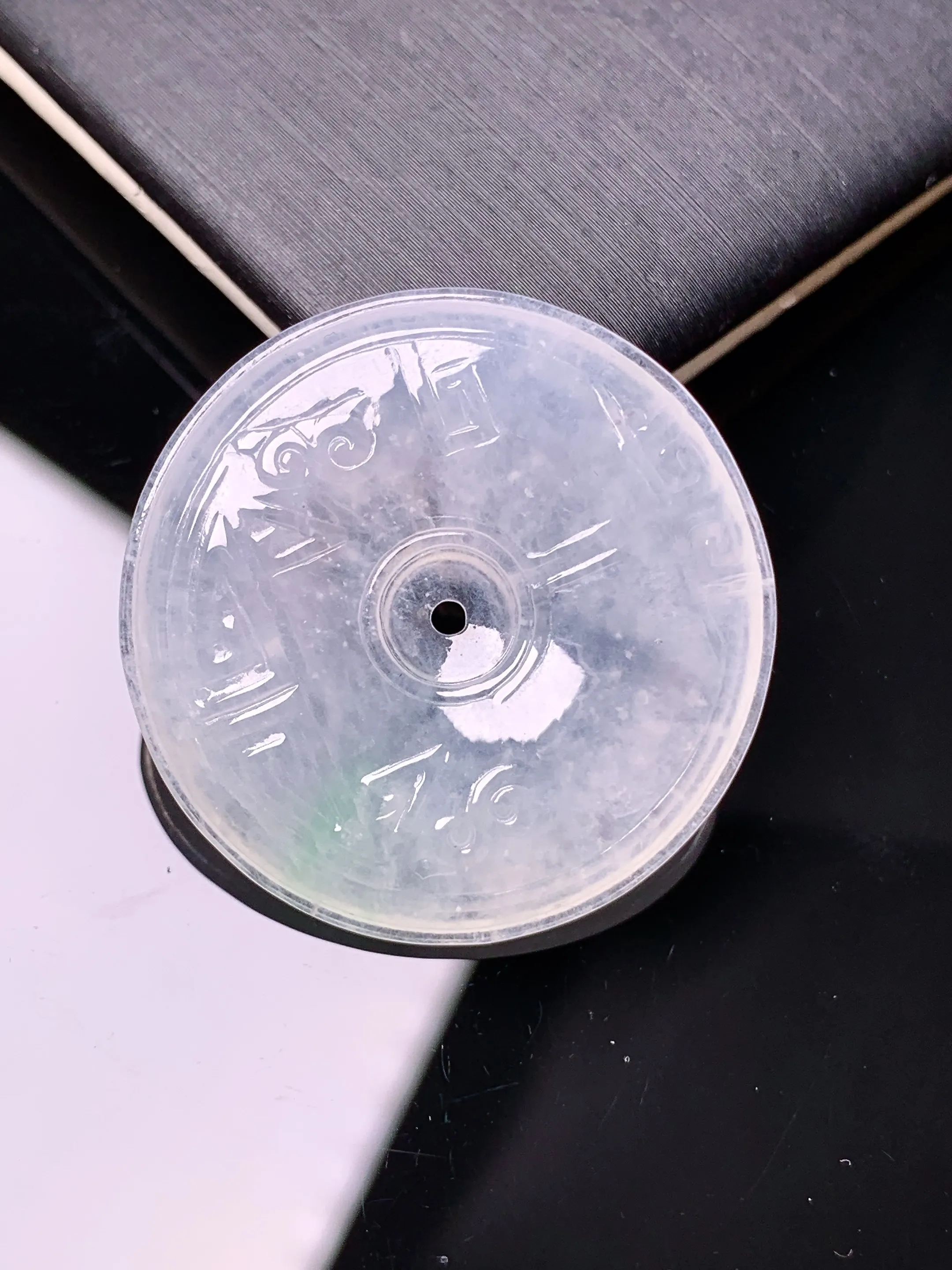 冰种雕花平安扣吊坠 玉质细腻 色泽清新艳丽 整体尺寸30.5*5.5