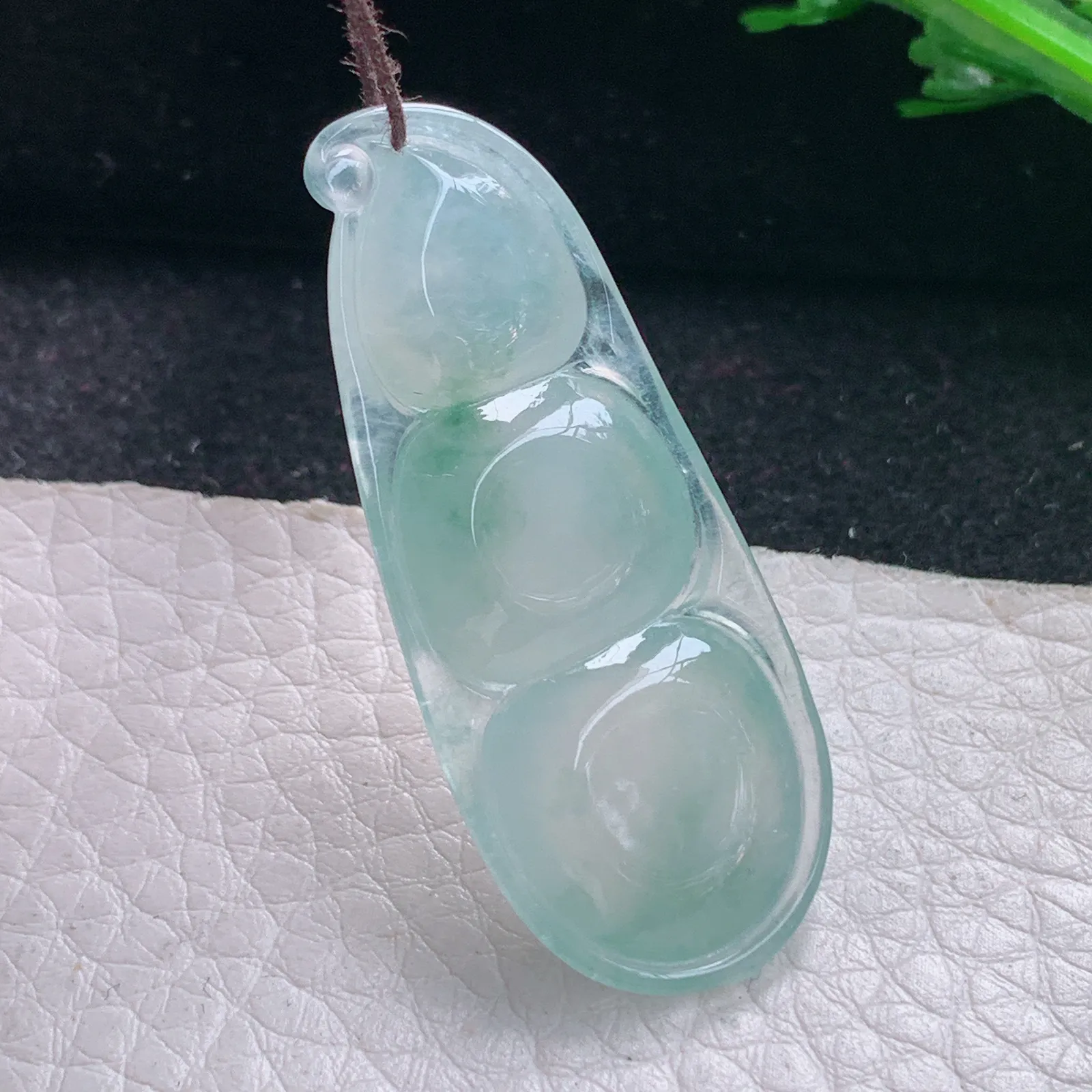 gp实拍43.2*17.8*6缅甸翡翠a货精雕冰润浅绿平安豆玉吊坠 玉挂件