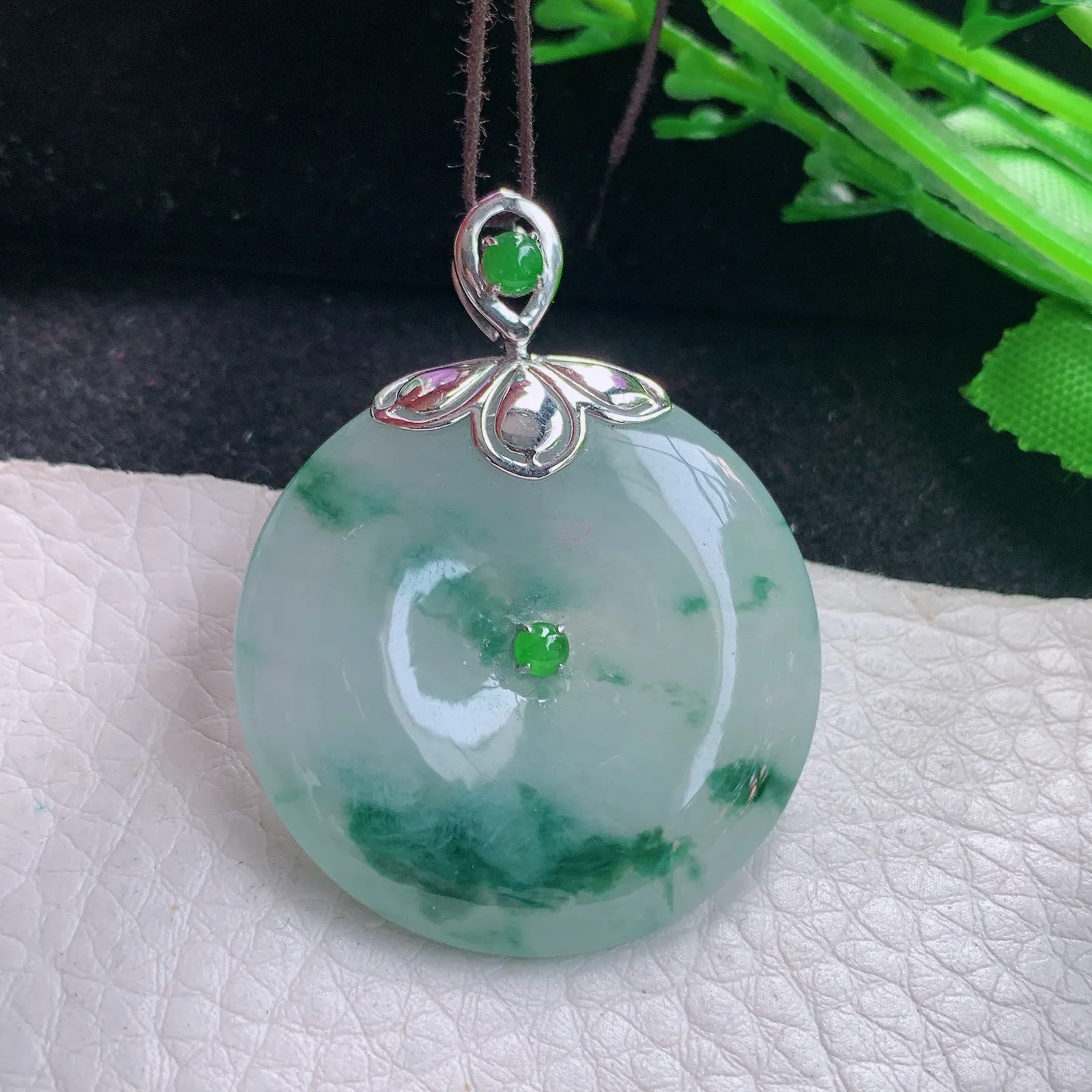 gp实拍42.6*33.2*6缅甸翡翠a货精雕冰飘花平安扣 玉扣玉吊坠 玉挂件