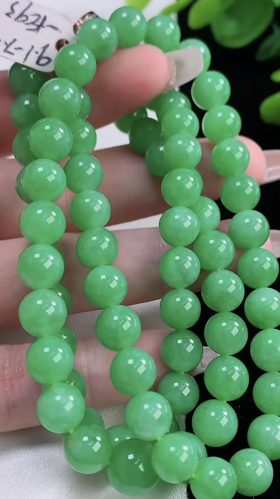 翡翠a货满绿圆珠项链，尺寸9-75颗，重量:65.31g