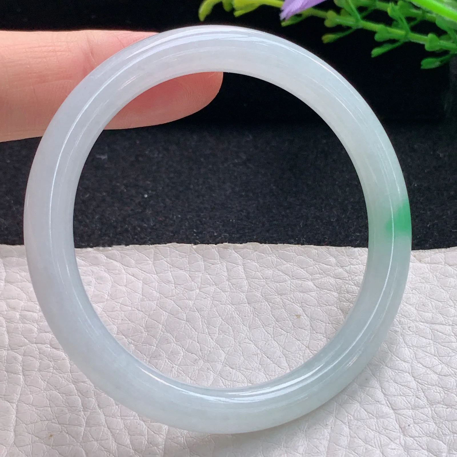 n小圈口51.5*6.8*7.2美人镯 翡翠a货玉手镯飘绿圆条珠宝玉手环