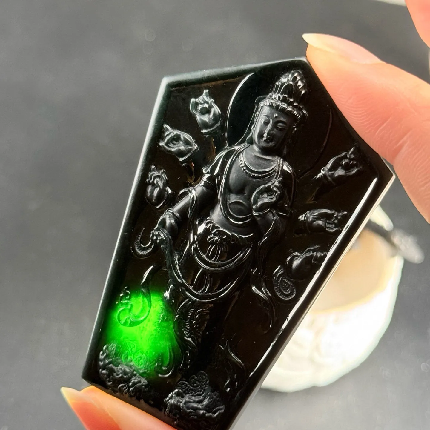 精品墨翠千手观音 打灯通透 油性十足 打灯通透 黑度极好 尺寸65.5