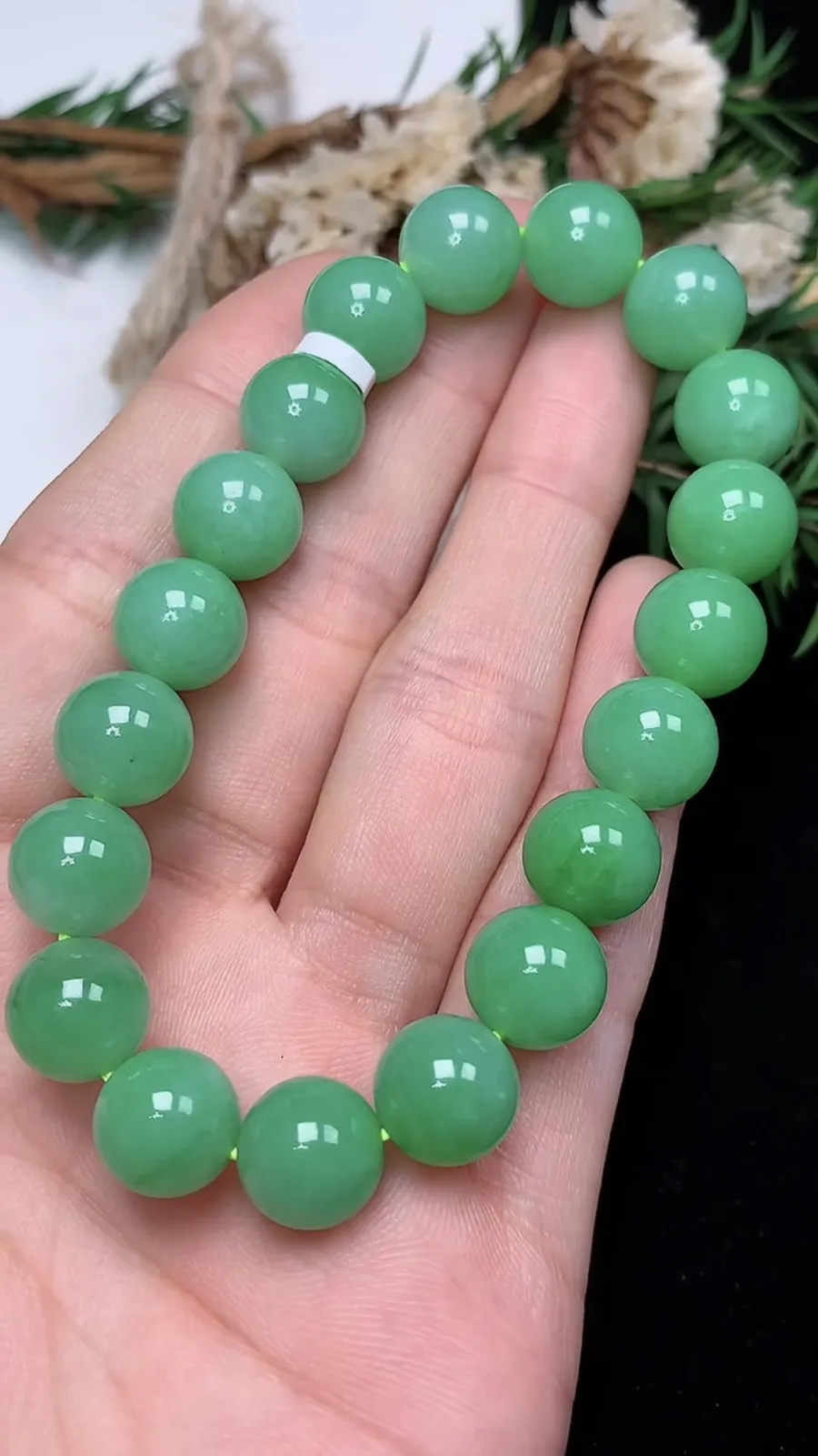 翡翠a货满绿圆珠手串，尺寸10-19颗，重量:33.00g