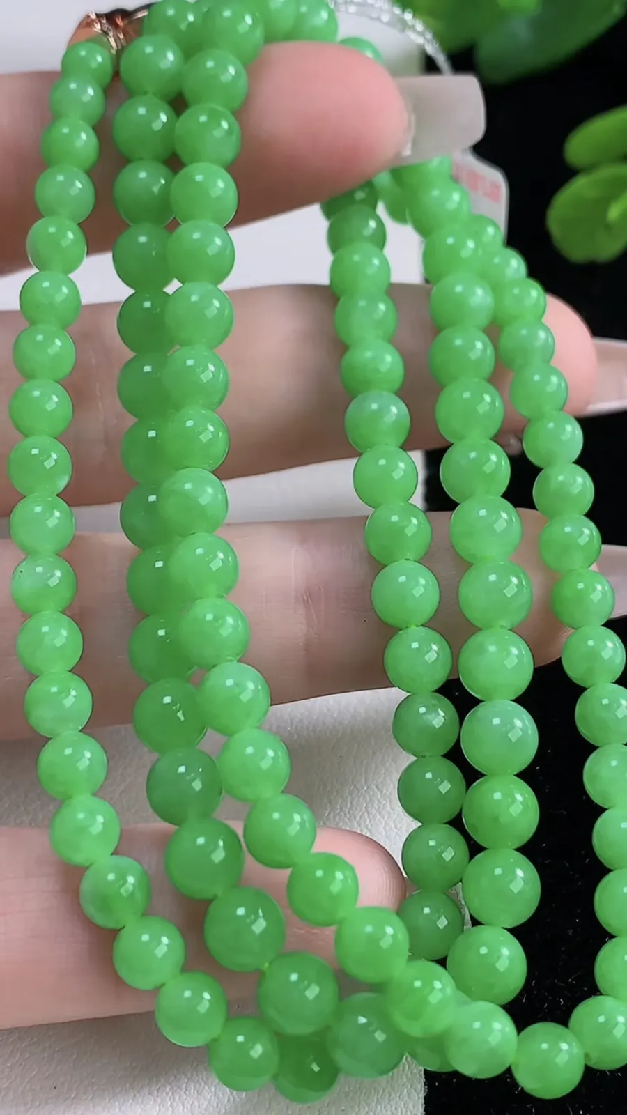 翡翠a货满绿圆珠项链，尺寸5.5-116颗，重量:30.75g