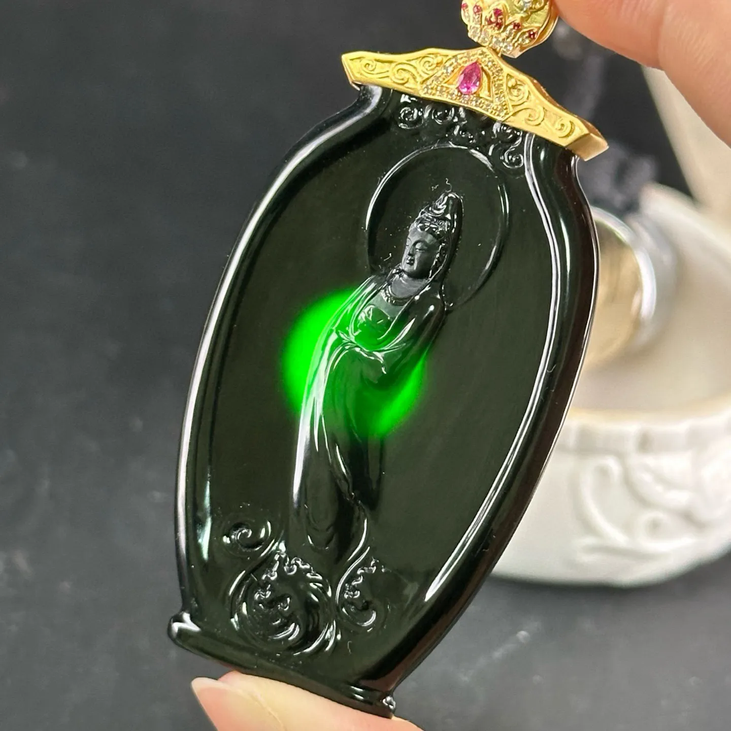 精品18k墨翠净瓶观音 种好色正 打灯通透 尺寸71.2