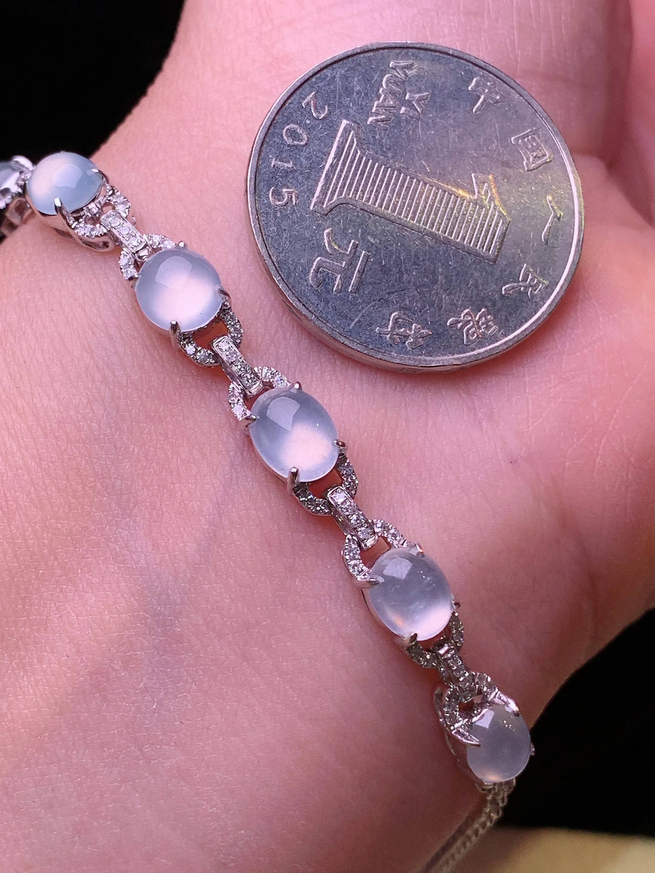 18k金钻镶嵌冰种蛋面手链 玉质细腻 色泽清新艳丽 整体尺寸74.5*5.8*5.6