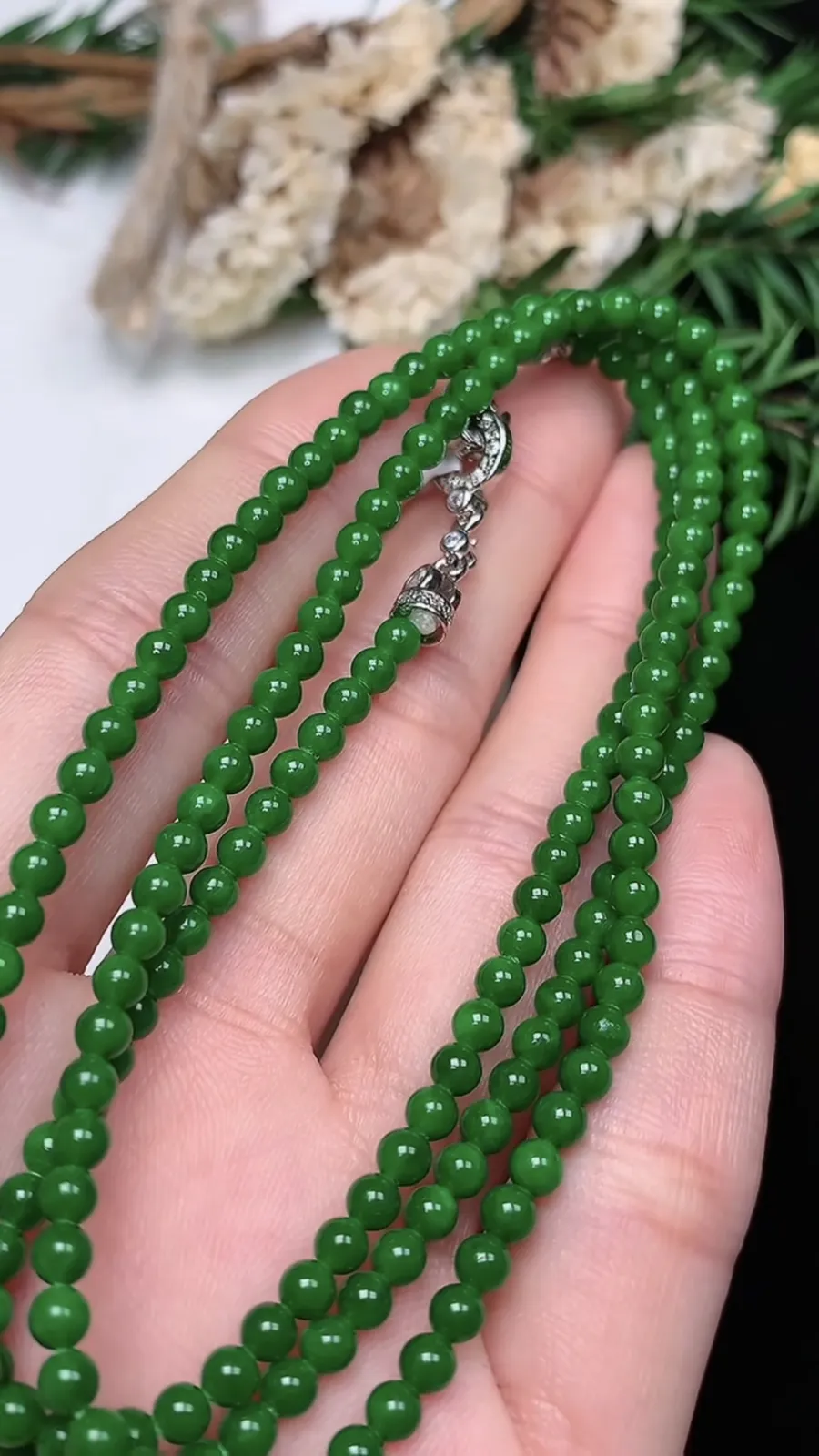 翡翠a货满绿小米珠项链，尺寸3.3-181颗，重量:13.02g