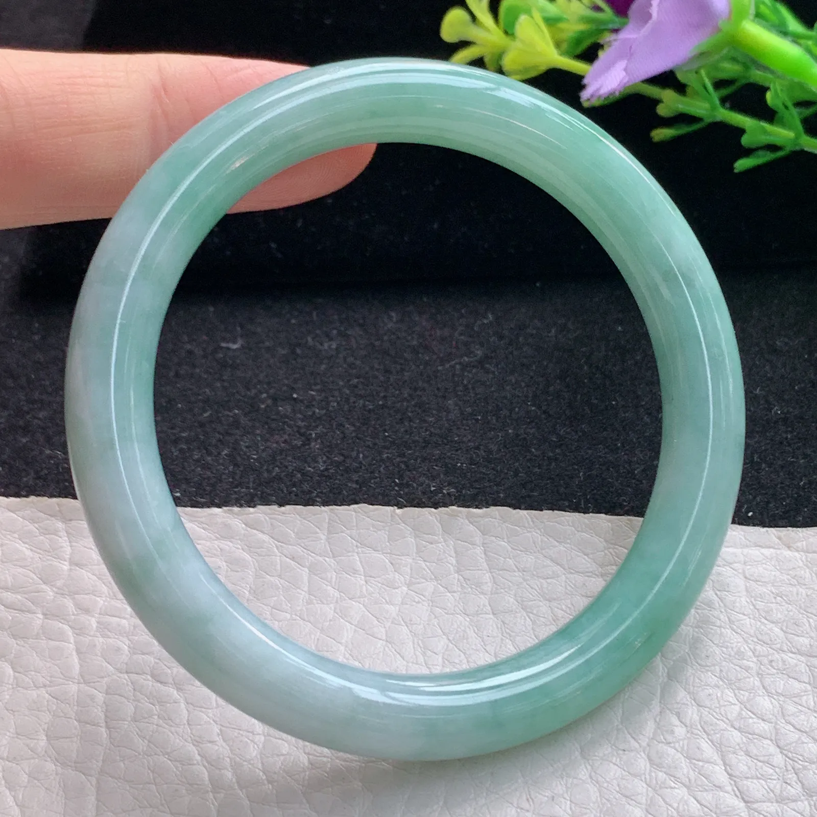 n自然光53.8*8.5*8.3叮当镯 翡翠a货玉手镯浅绿圆条珠宝玉手环 美人镯