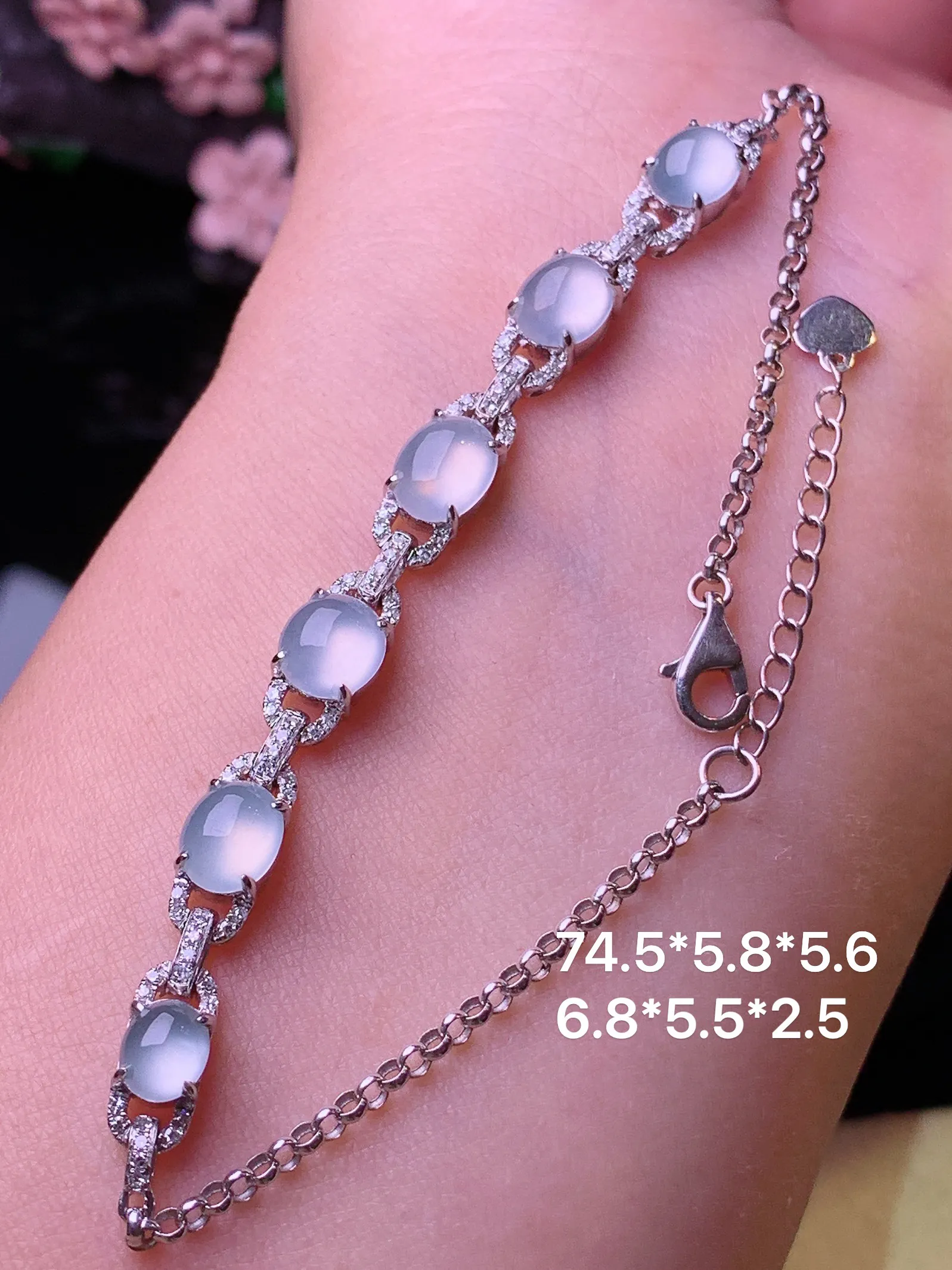 18k金钻镶嵌冰种蛋面手链 玉质细腻 色泽清新艳丽 整体尺寸74.5*5.8*5.6