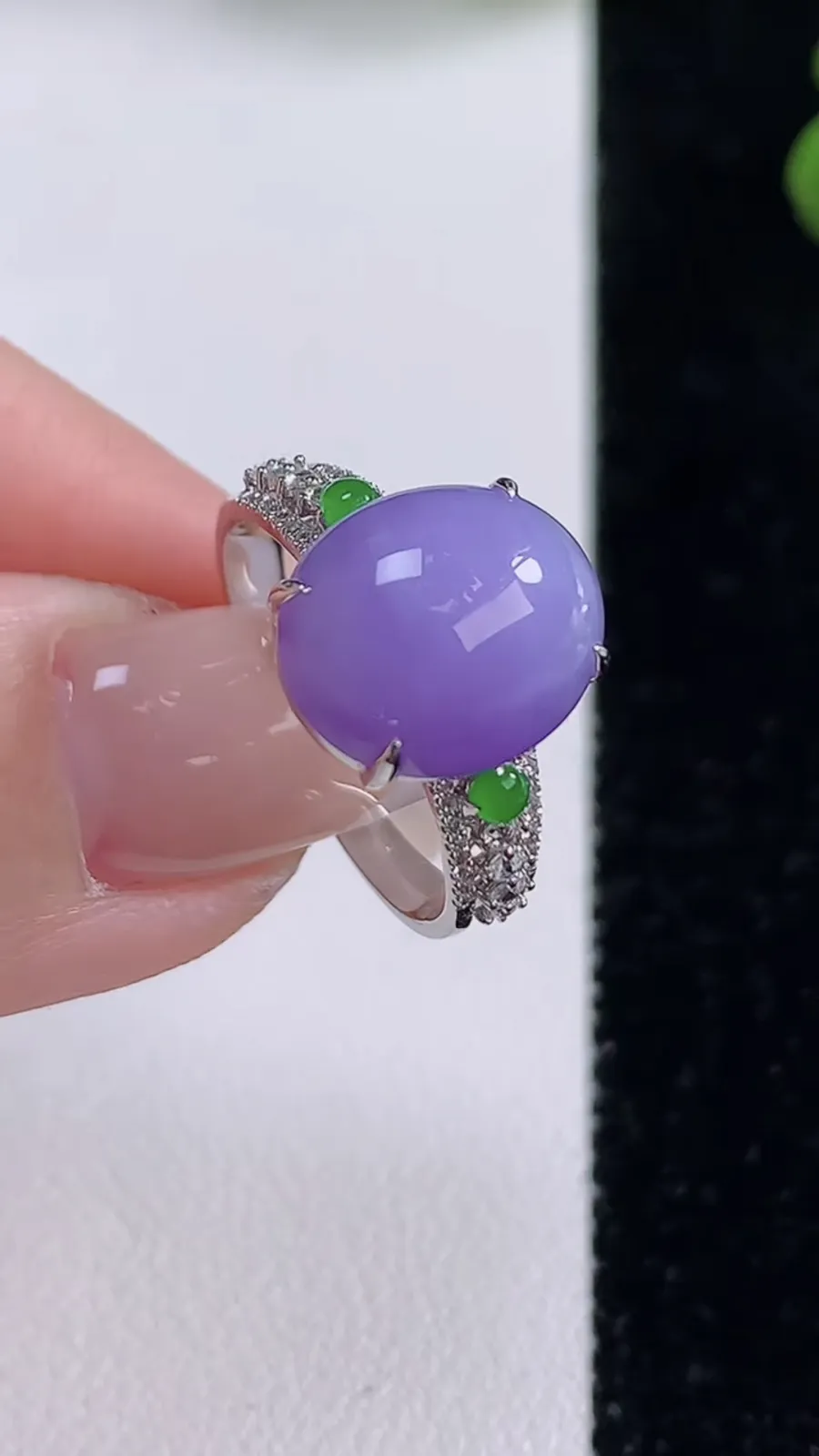 翡翠a货18K金冰种紫罗兰蛋面戒指，尺寸17.6-12.2-10-8，重量:3.70g