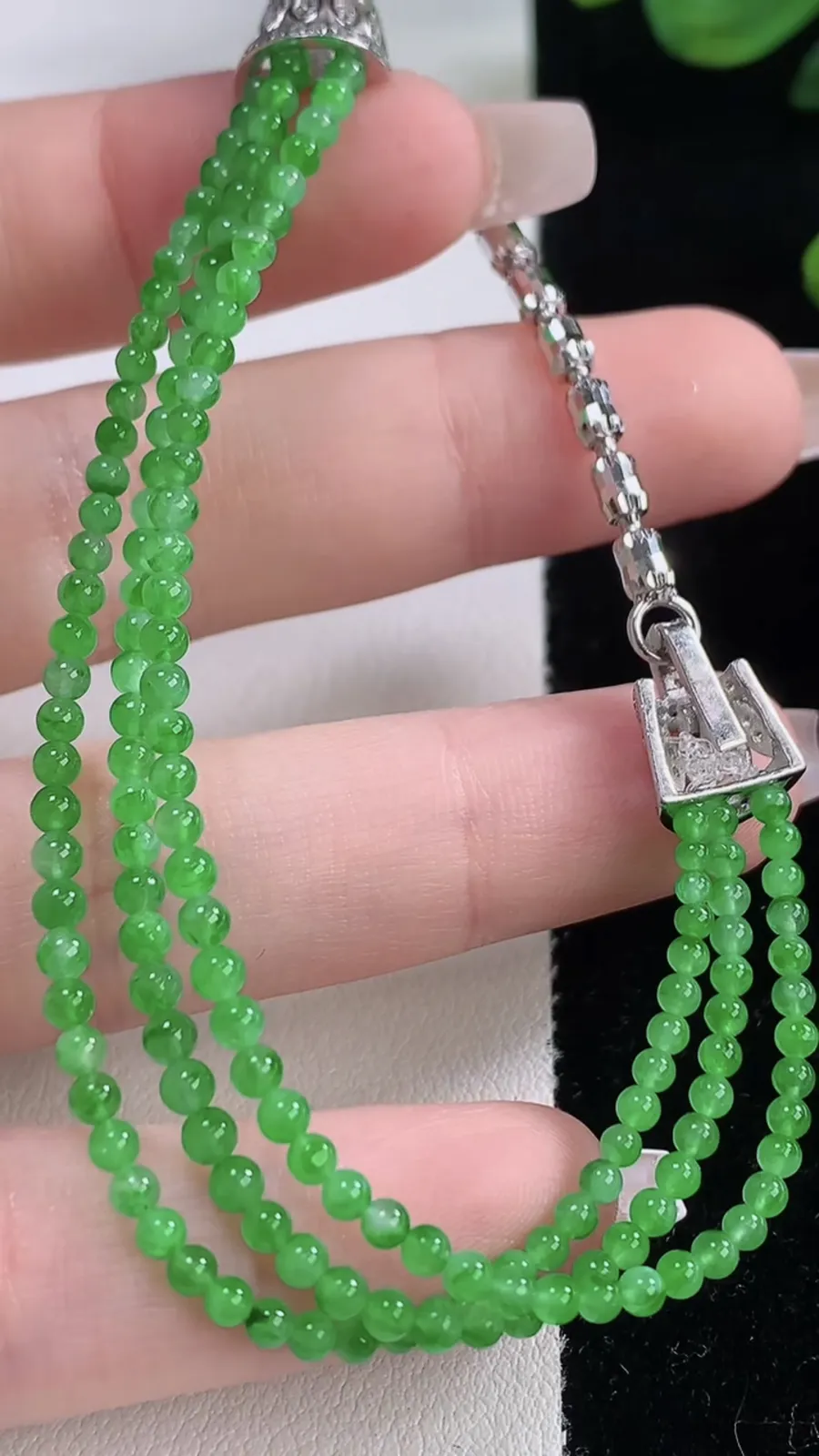 翡翠a货满绿小米珠项链，尺寸2.4，重量:7.30g